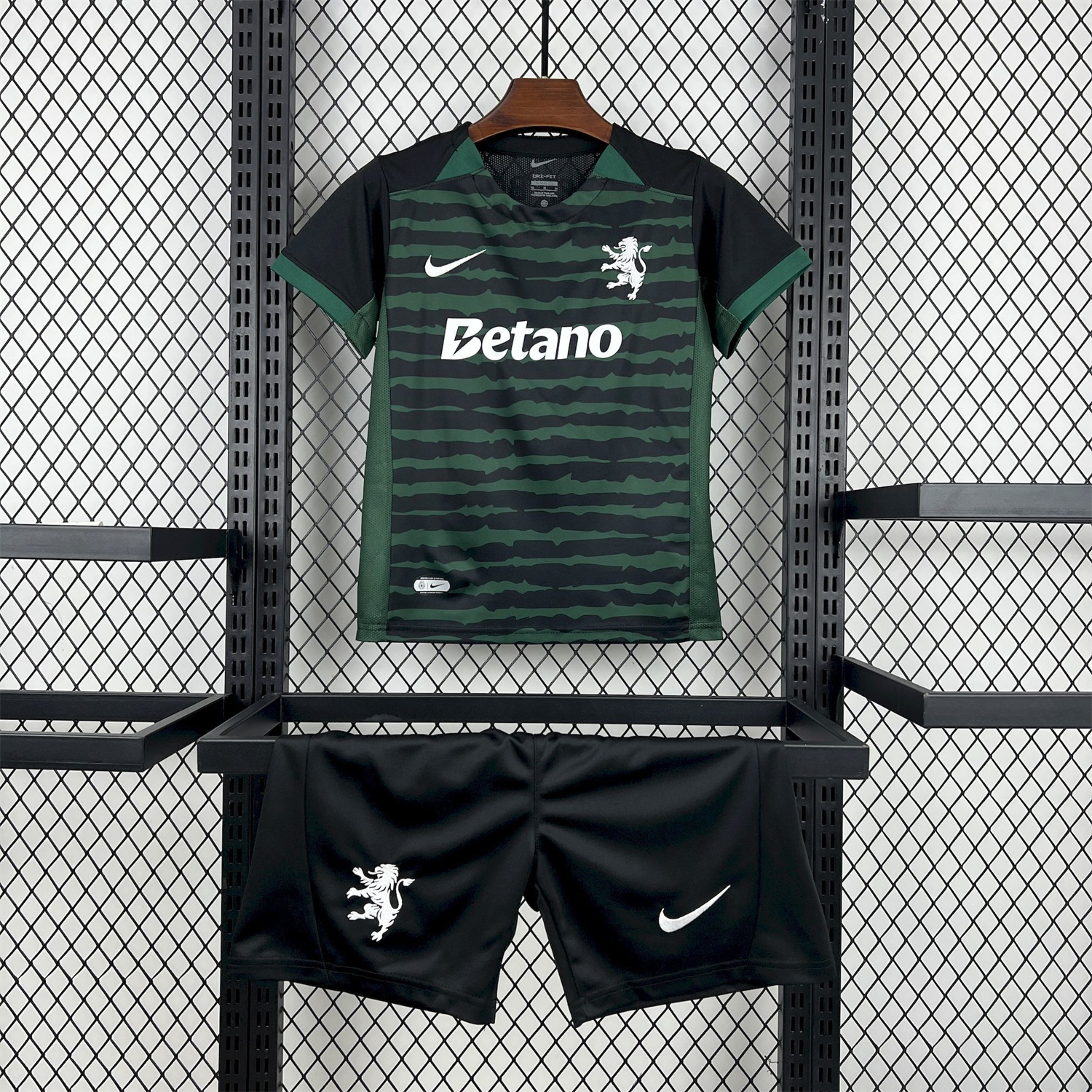 AlphaJersey-Sporting CP 25-26 Goalkeeper Green And Black Kids Kit