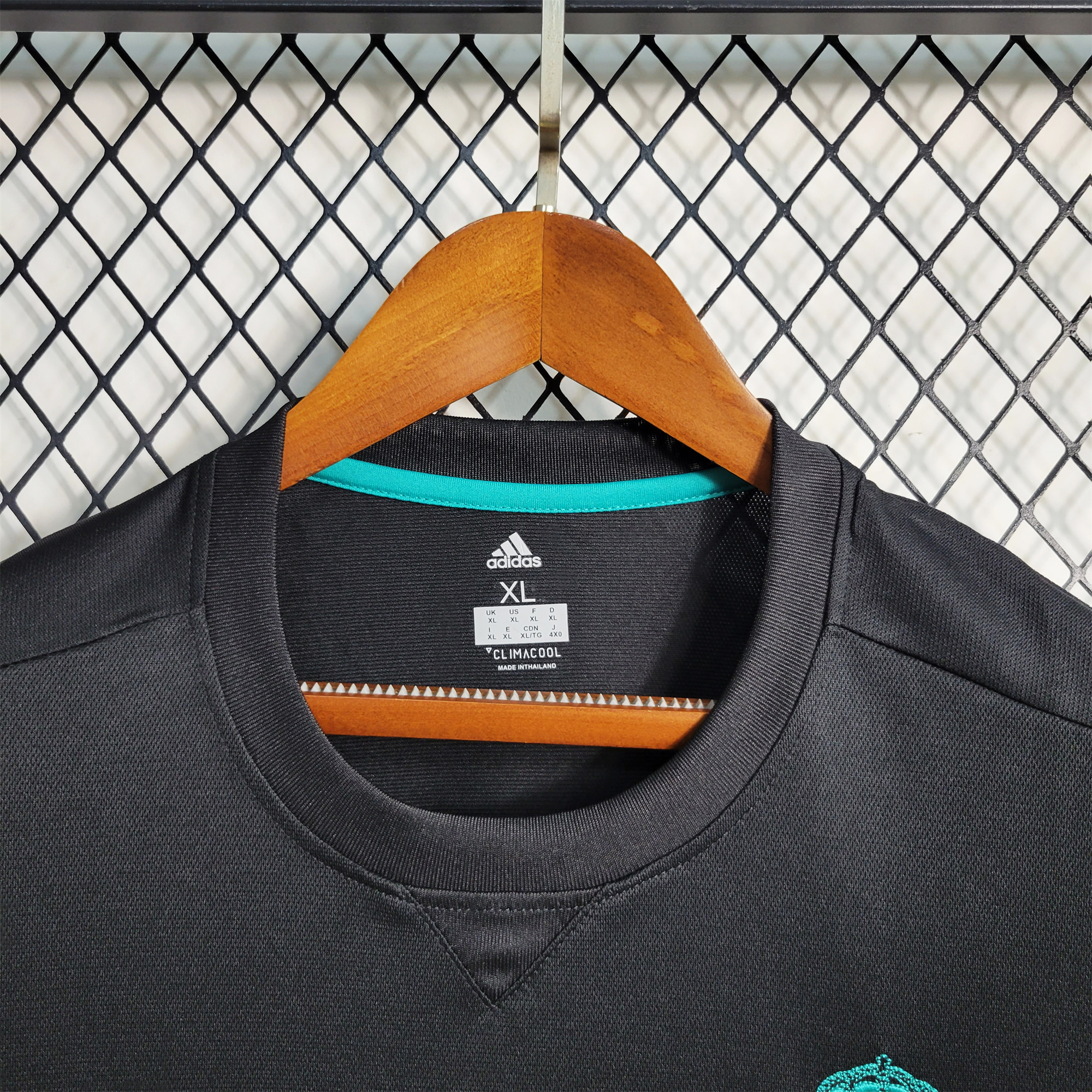 AlphaJersey-Retro Real Madrid 17-18 Away Stadium Long Sleeve Jersey