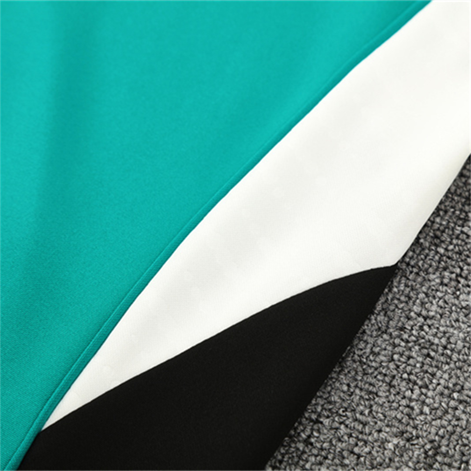 AlphaJersey-Liver.pool 25-26 Long Sleeve Training Set - Green Top & Black Pants
