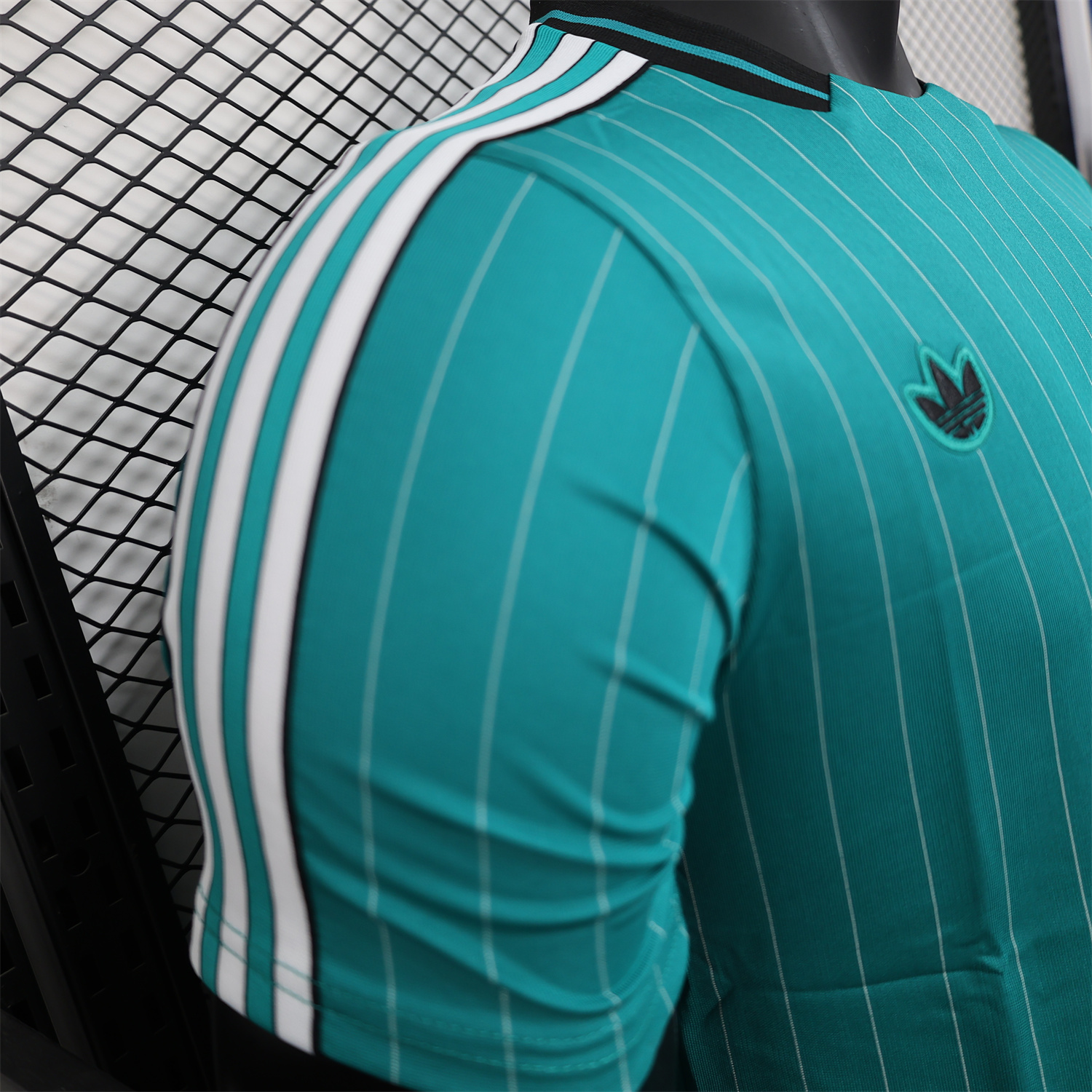 AlphaJersey-Liver.pool 25-26 Icon Range Travel Special Edition Cyan Jersey - Player Version