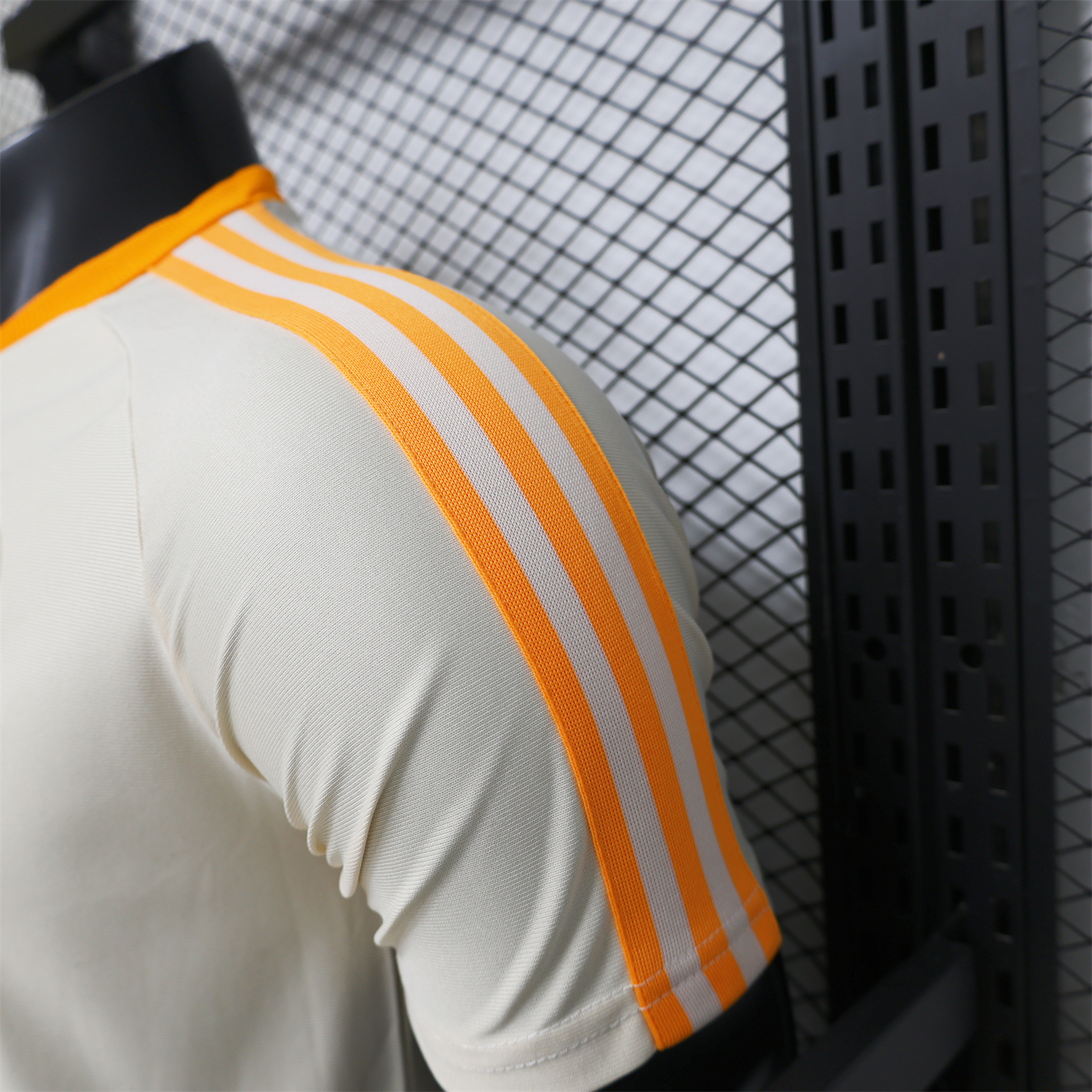 AlphaJersey-Bayern Munich 25-26 Off-white Casual Jersey - Player Version