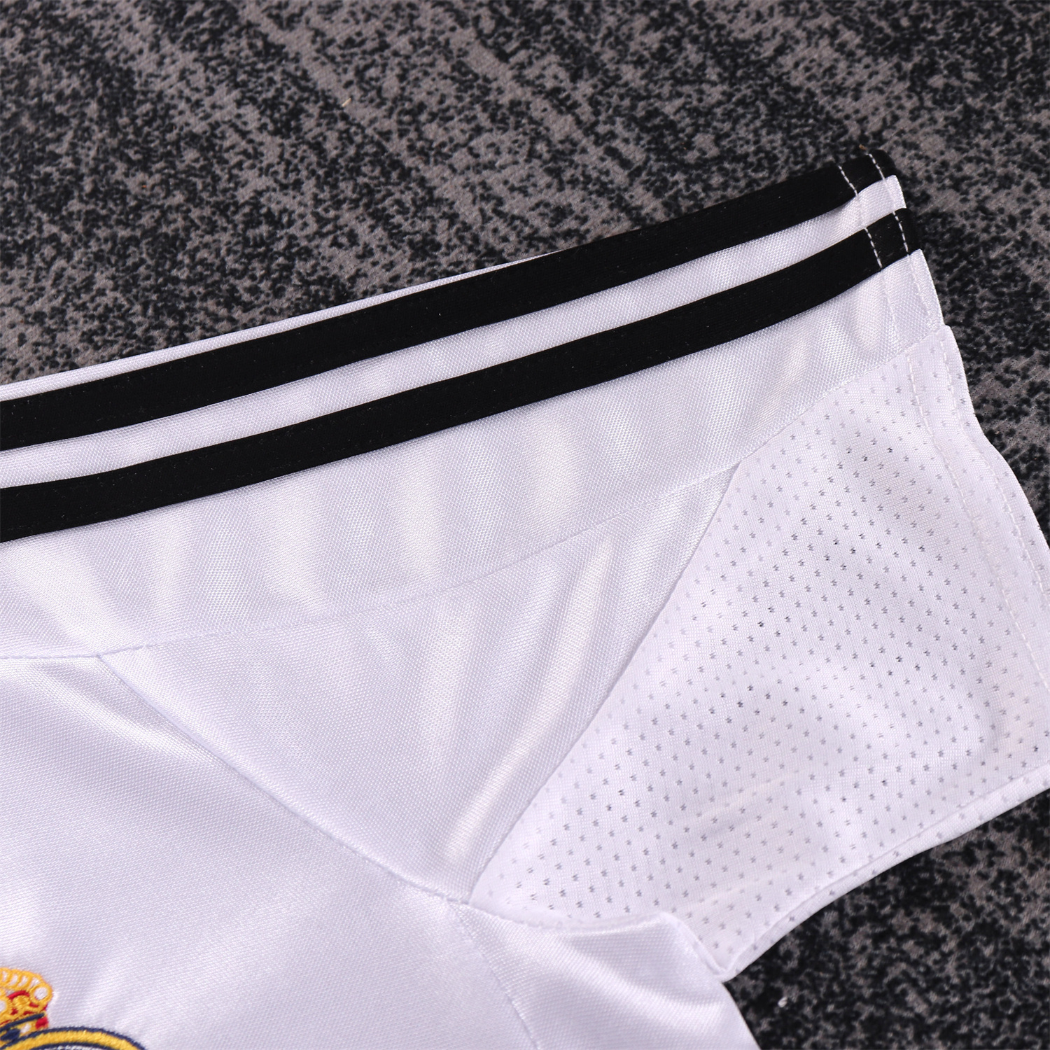 AlphaJersey-Retro Real Madrid 04-05 Home Kids Kit