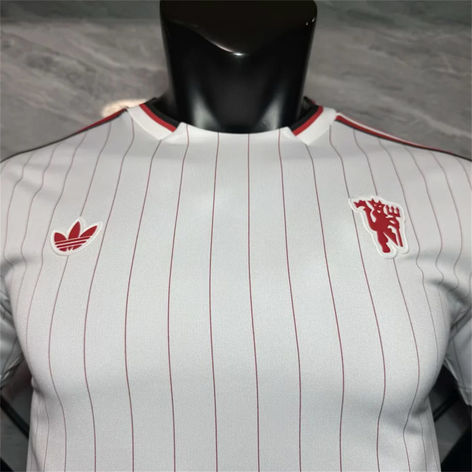 AlphaJersey-Manchester United 25-26 Trefoil Red Lines White Travel Jersey - Player Version