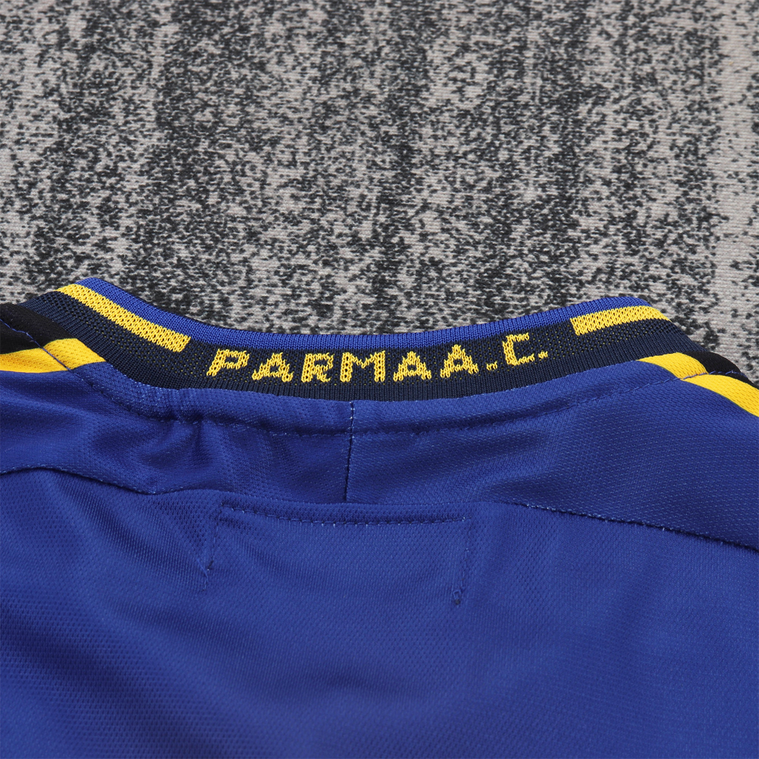 AlphaJersey-Retro Parma 2001-02 Home Kids Kit
