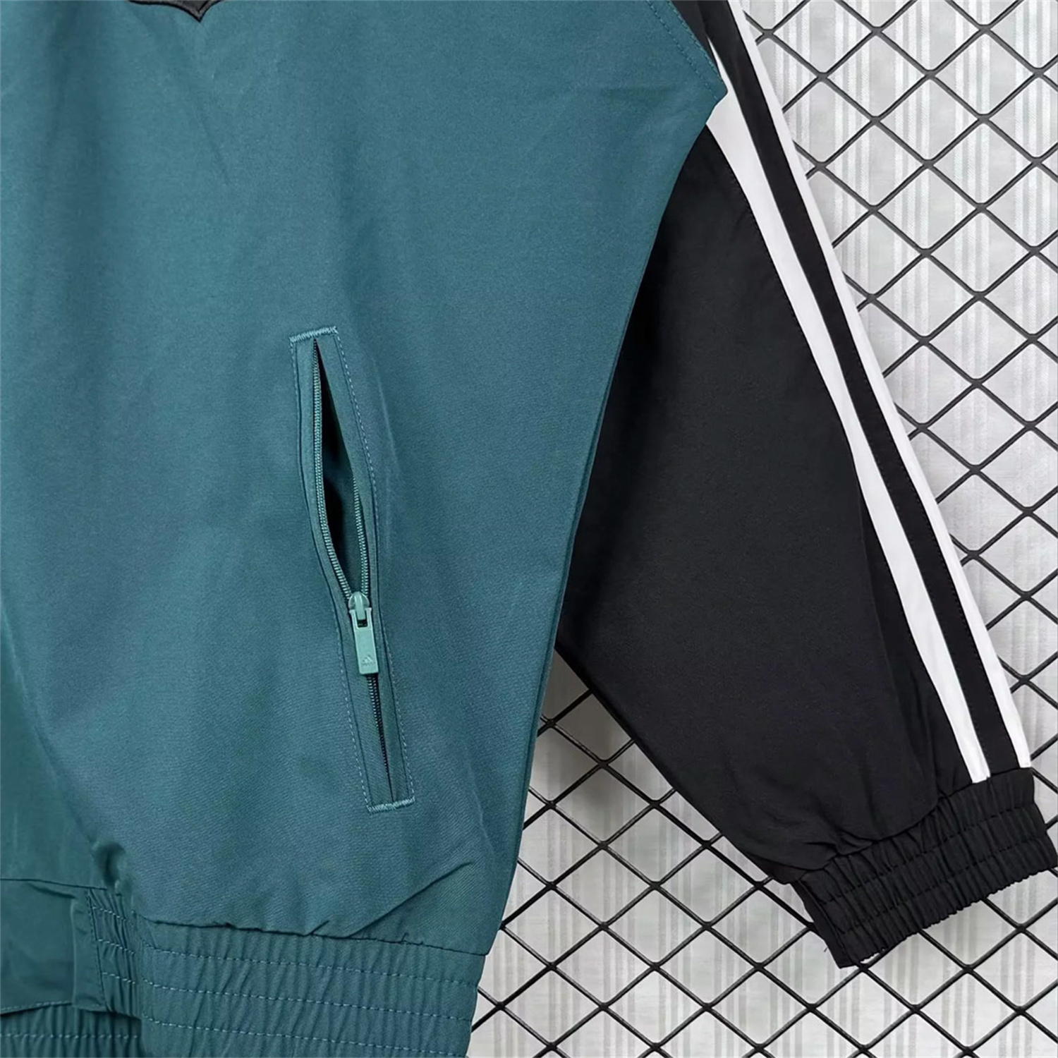 AlphaJersey-Retro Liver.pool 1995-96 Green And Black Windbreaker