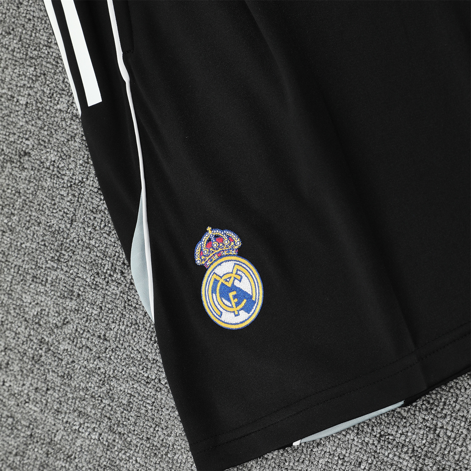 AlphaJersey-Real Madrid 25-26 Short-Sleeve Training Set - Pink Arrow Pattern Top & Black Shorts