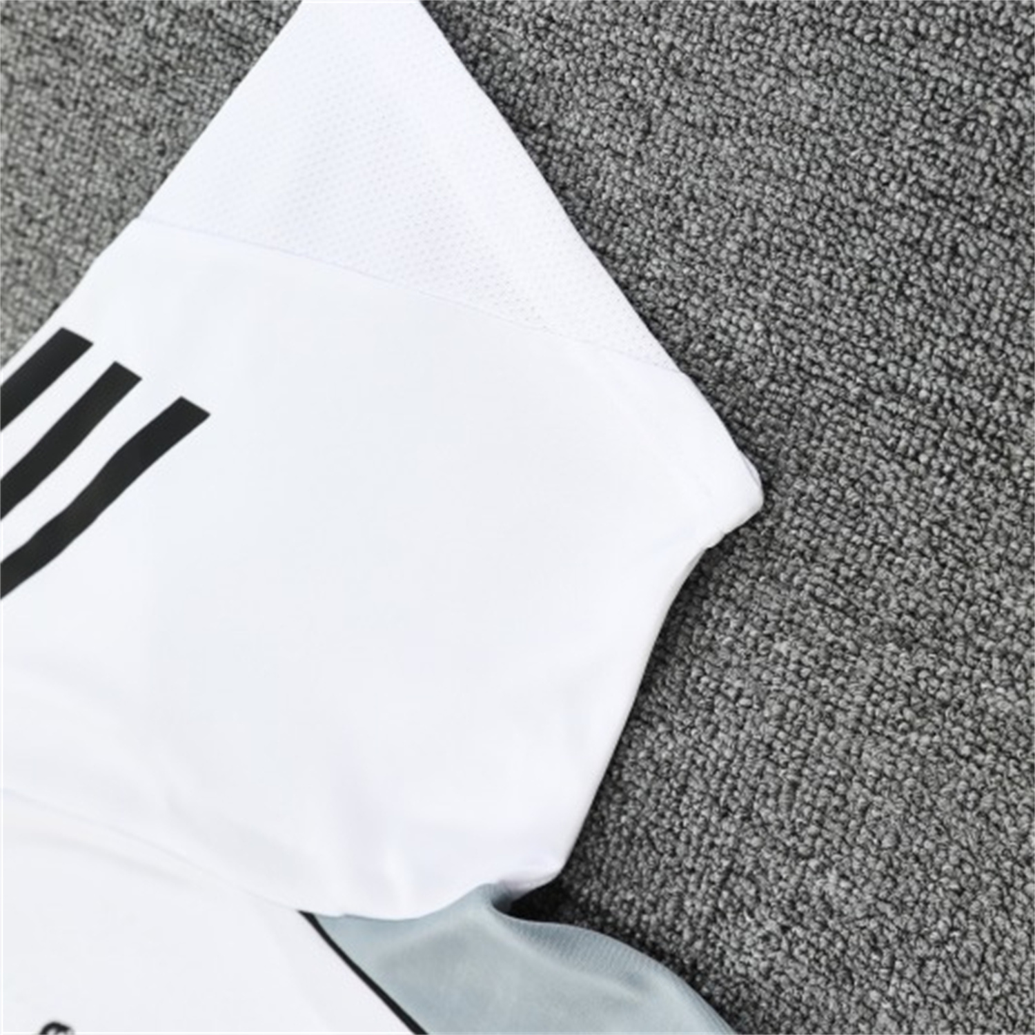 AlphaJersey-Real Madrid 25-26 Short-Sleeve Training Set - Grey And White Top & Black Shorts
