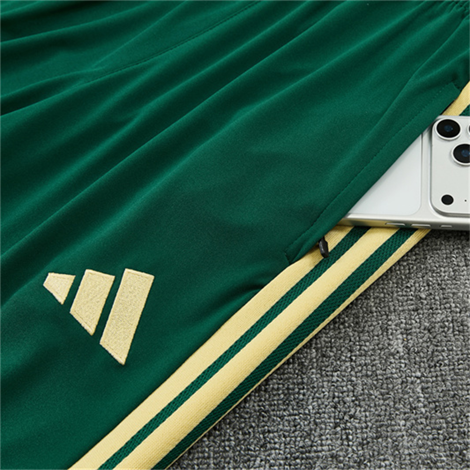 AlphaJersey-Real Madrid 26-27 Long Sleeves Training Set - Green Top And Green Pants