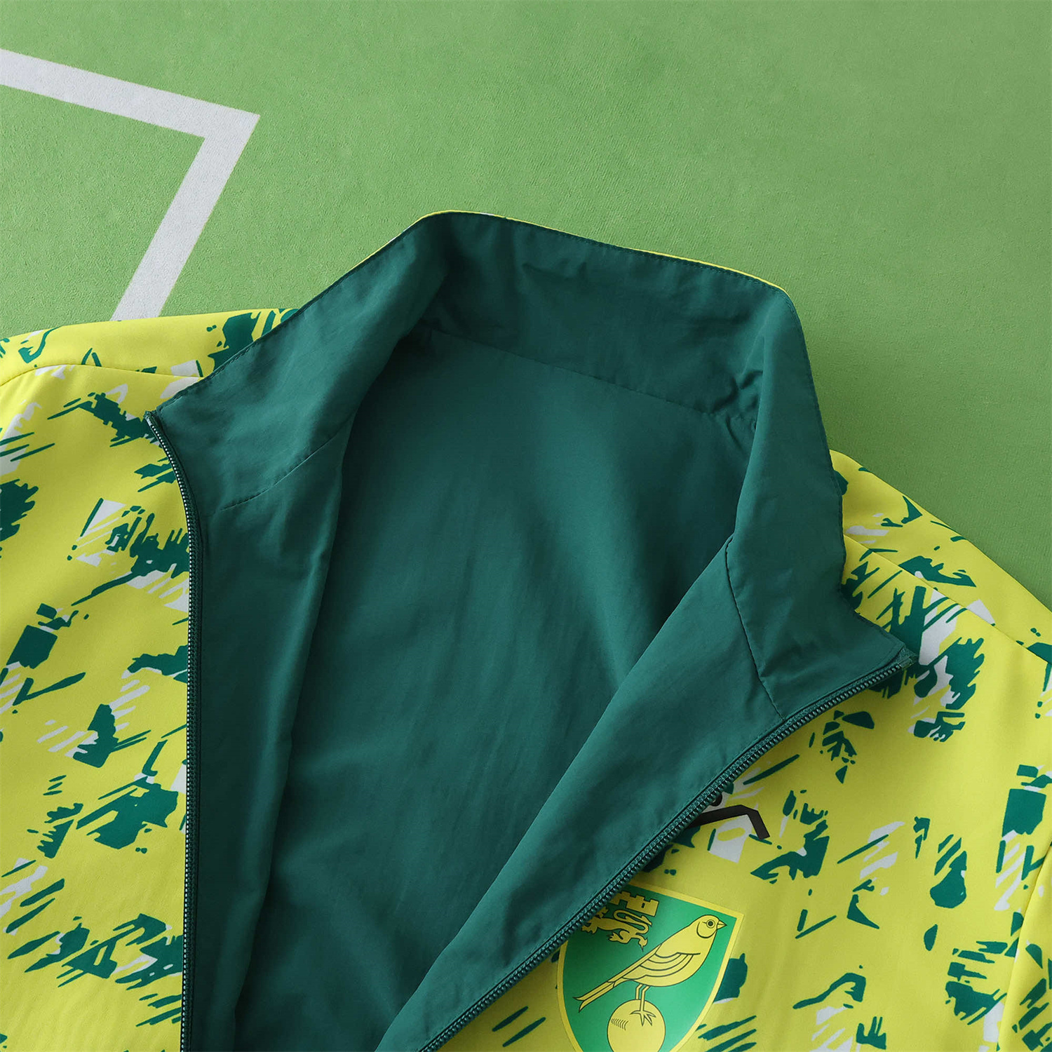 AlphaJersey-Norwich City 1992-94 Retro Style Double Sided Reversible Windbreaker - Green & Yellow