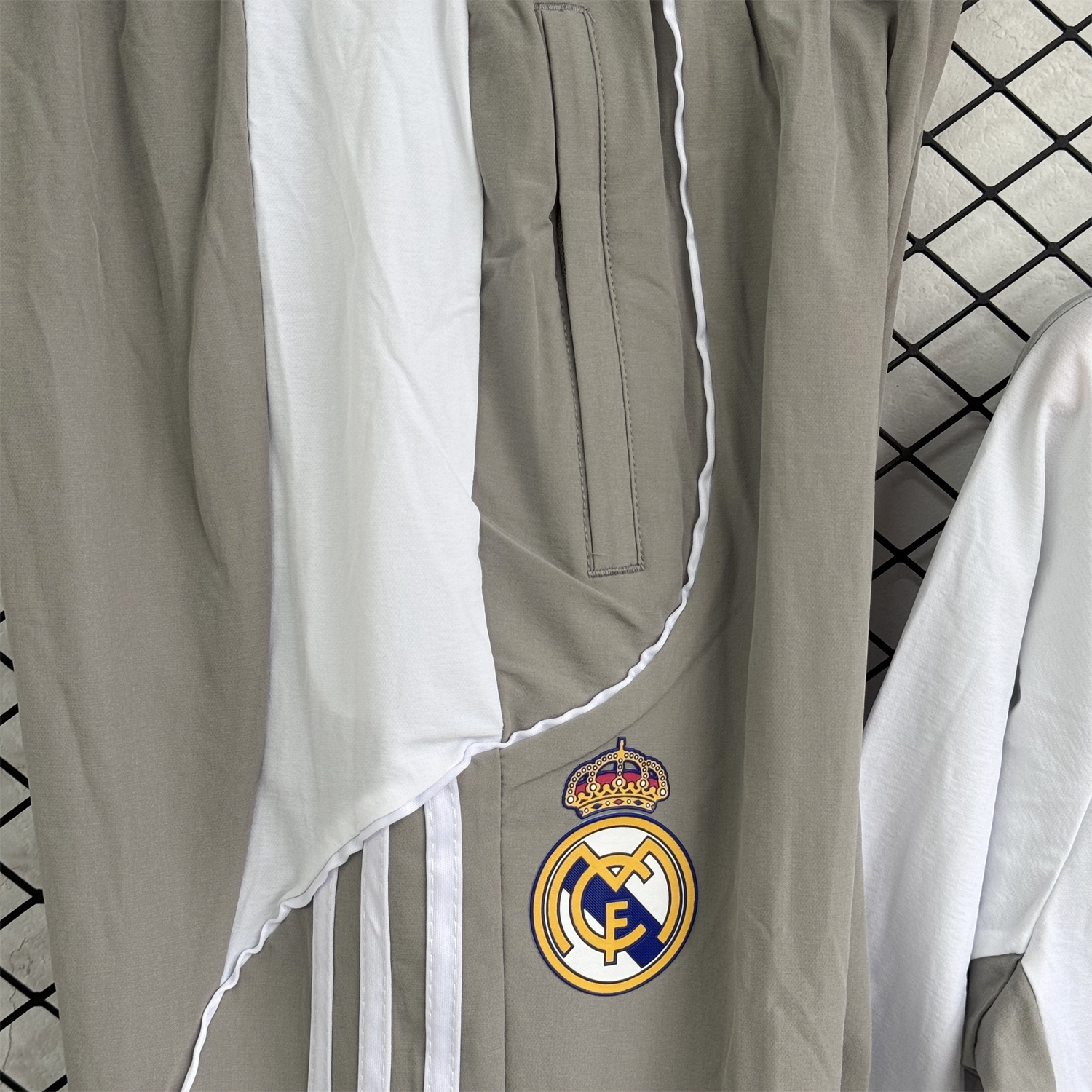 AlphaJersey-Real Madrid 25-26 Windbreaker Training Set - White With Grey Top and Grey Pants