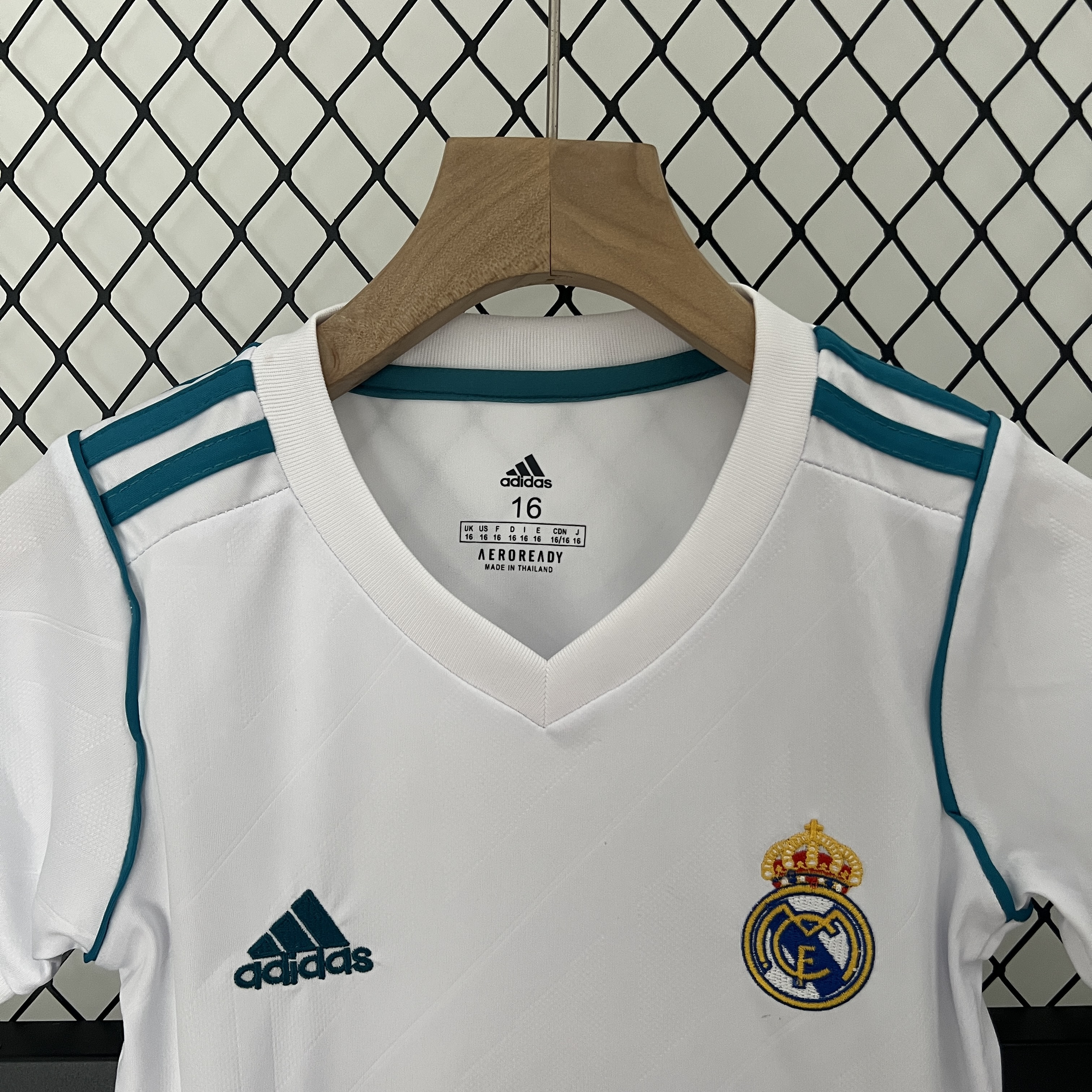 AlphaJersey-Retro Real Madrid 17-18 Home Stadium Kids Kit