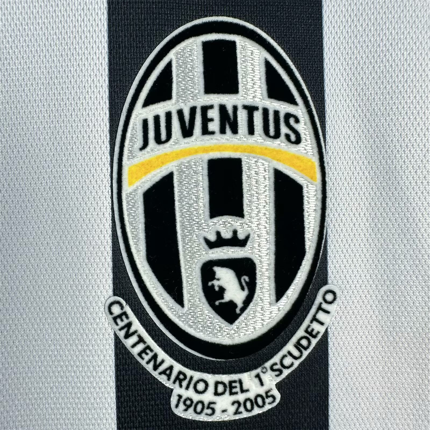 AlphaJersey-Retro Juventus 2005-06 Home Jersey