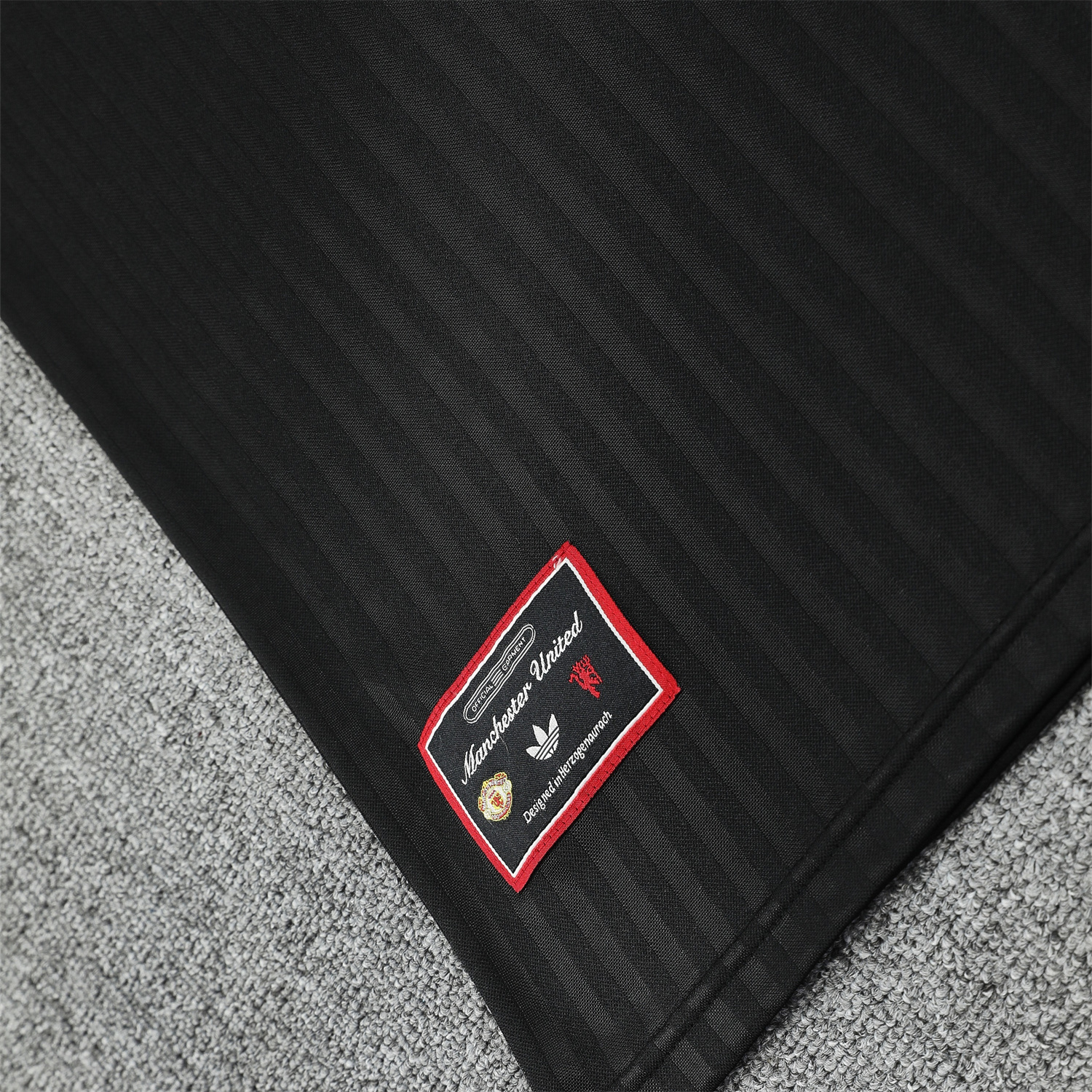 AlphaJersey-Manchester United 25-26 Vest Training Set - Red Retro Logo Black Vest & Black Shorts