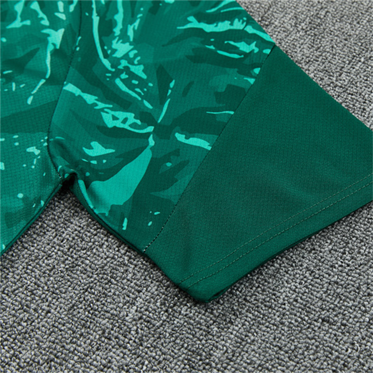 AlphaJersey-Real Madrid 26-27 Short-Sleeve Training Set - Green Camouflage Top & Green Shorts