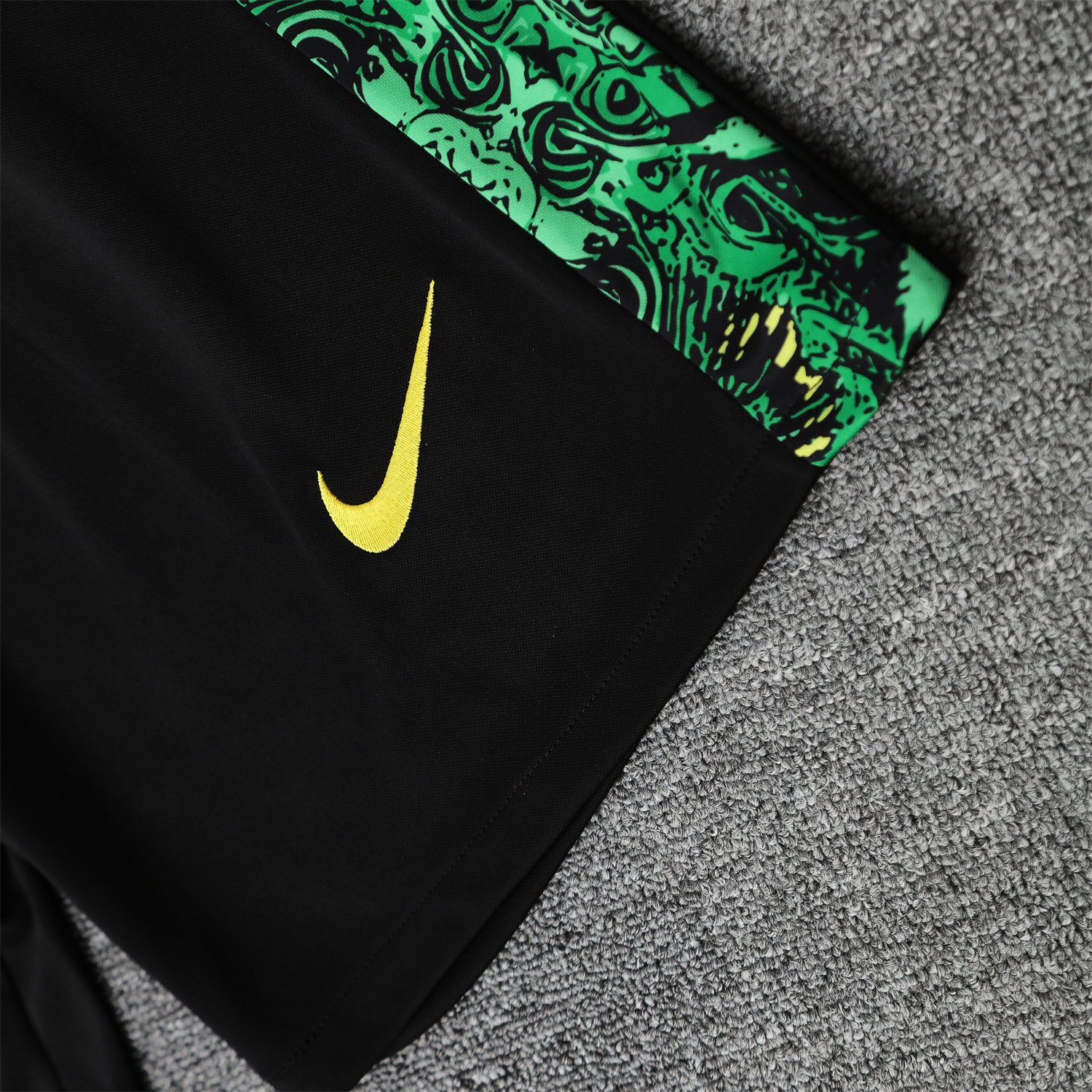 AlphaJersey-Brazil 25-26 Green Jesus Statue Short-Sleeve Training Set - Green Top & Black Shorts