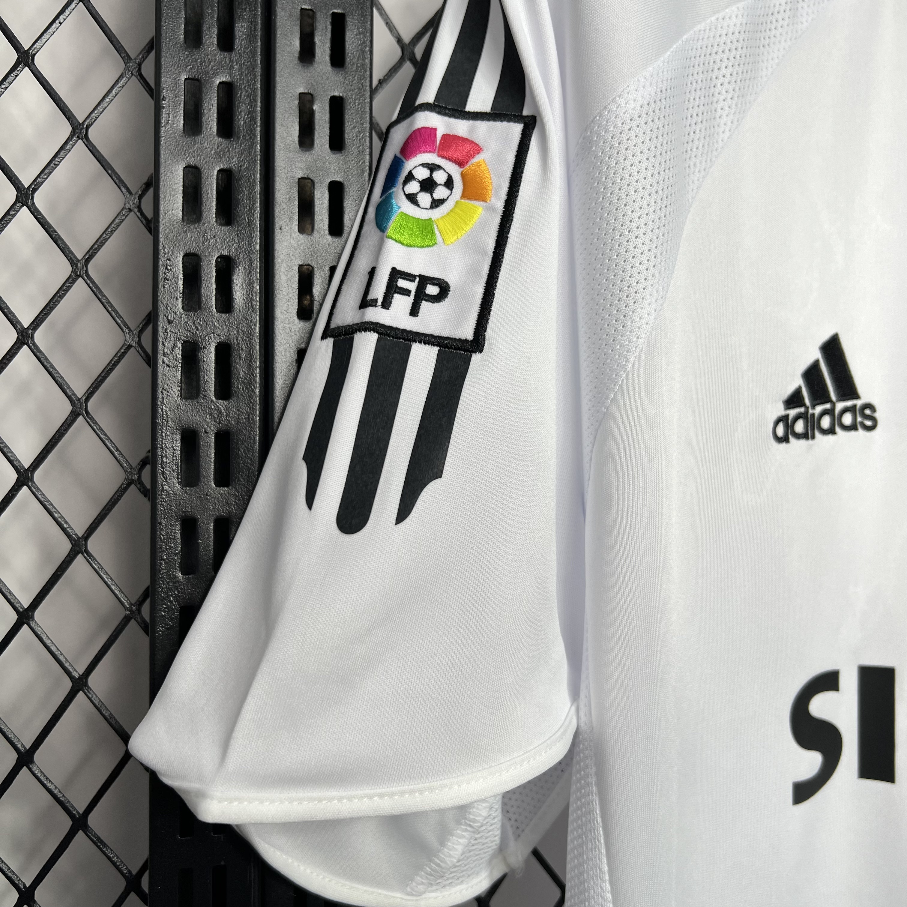 AlphaJersey-Retro Real Madrid 05-06 Home Stadium Jersey