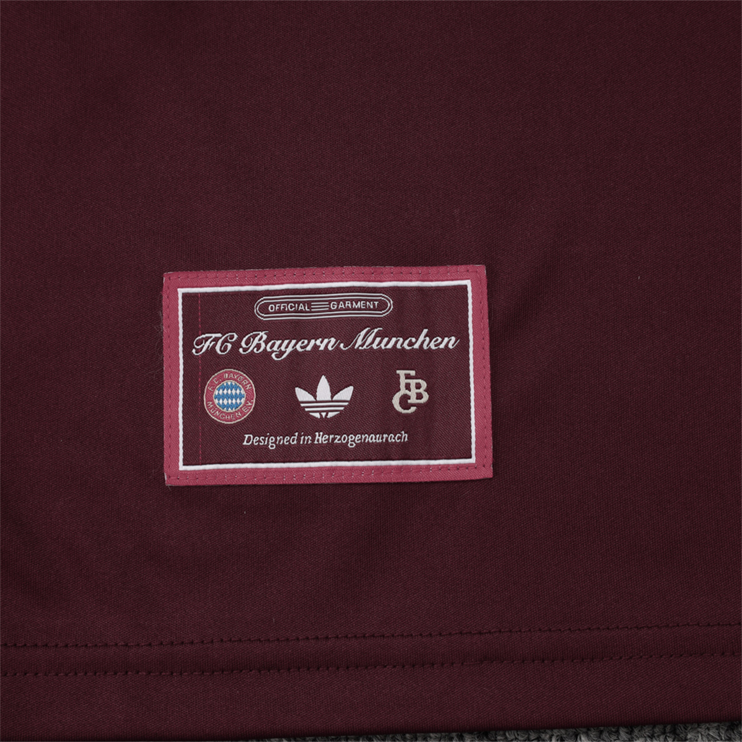 AlphaJersey-Bayern Munich 25-26 Throwback Trefoil Vest Training Set - Deep Red