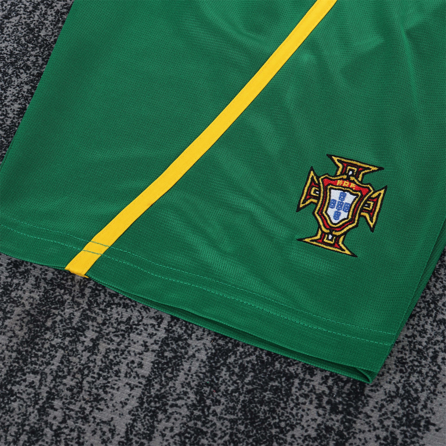 AlphaJersey-Retro Portugal 2000 Home Kids Kit