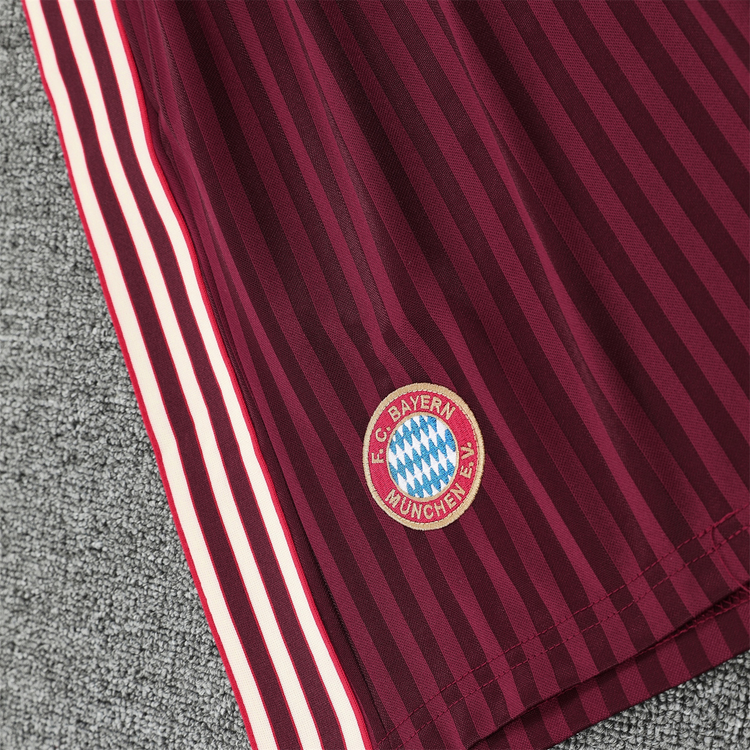 AlphaJersey-Bayern Munich 25-26 Short-Sleeve Training Set - Wine Red Lines Top & Wine Red Lines Shorts