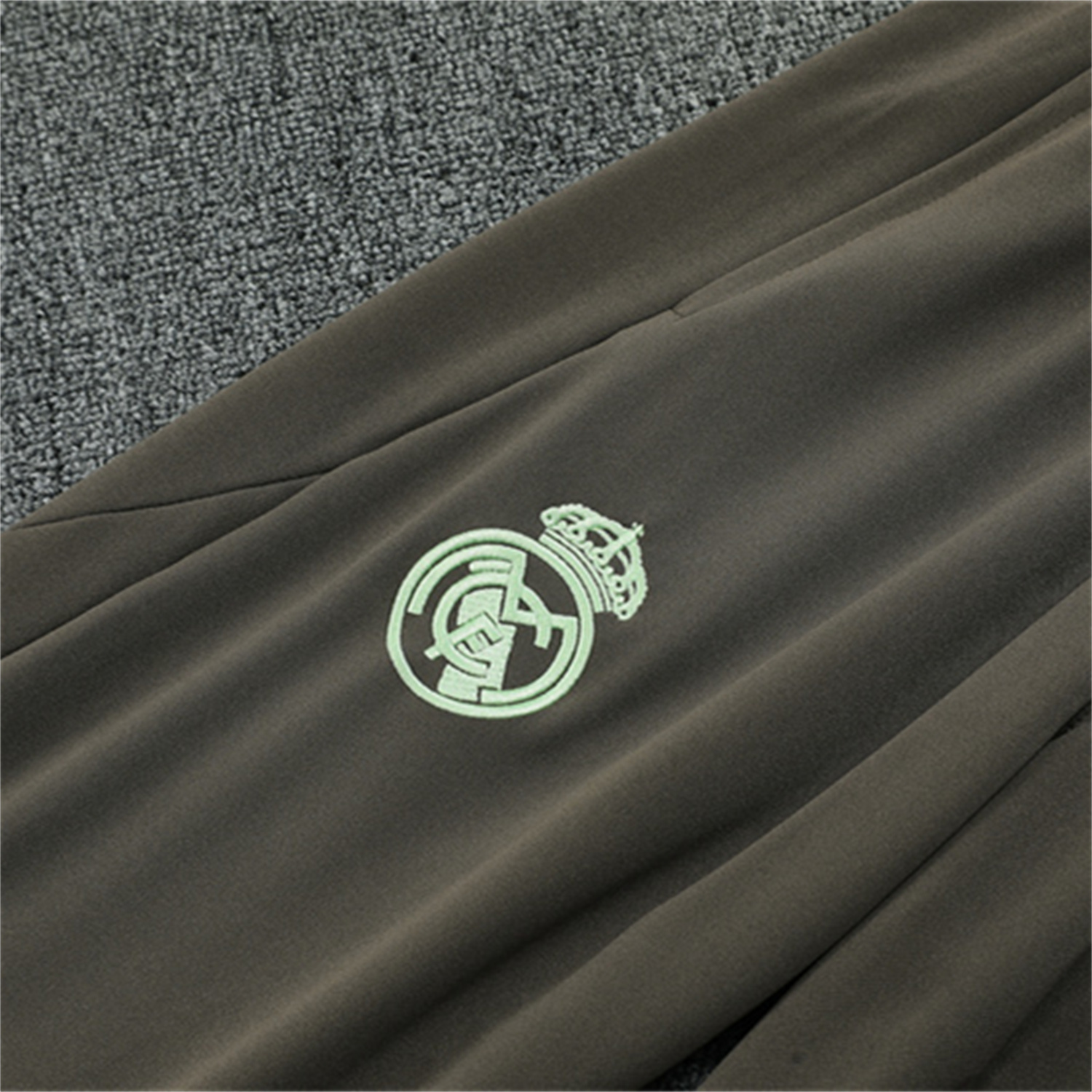 AlphaJersey-Real Madrid 25-26 Long Sleeve Training Set - Player Version - Light Green Top and Khaki Pants