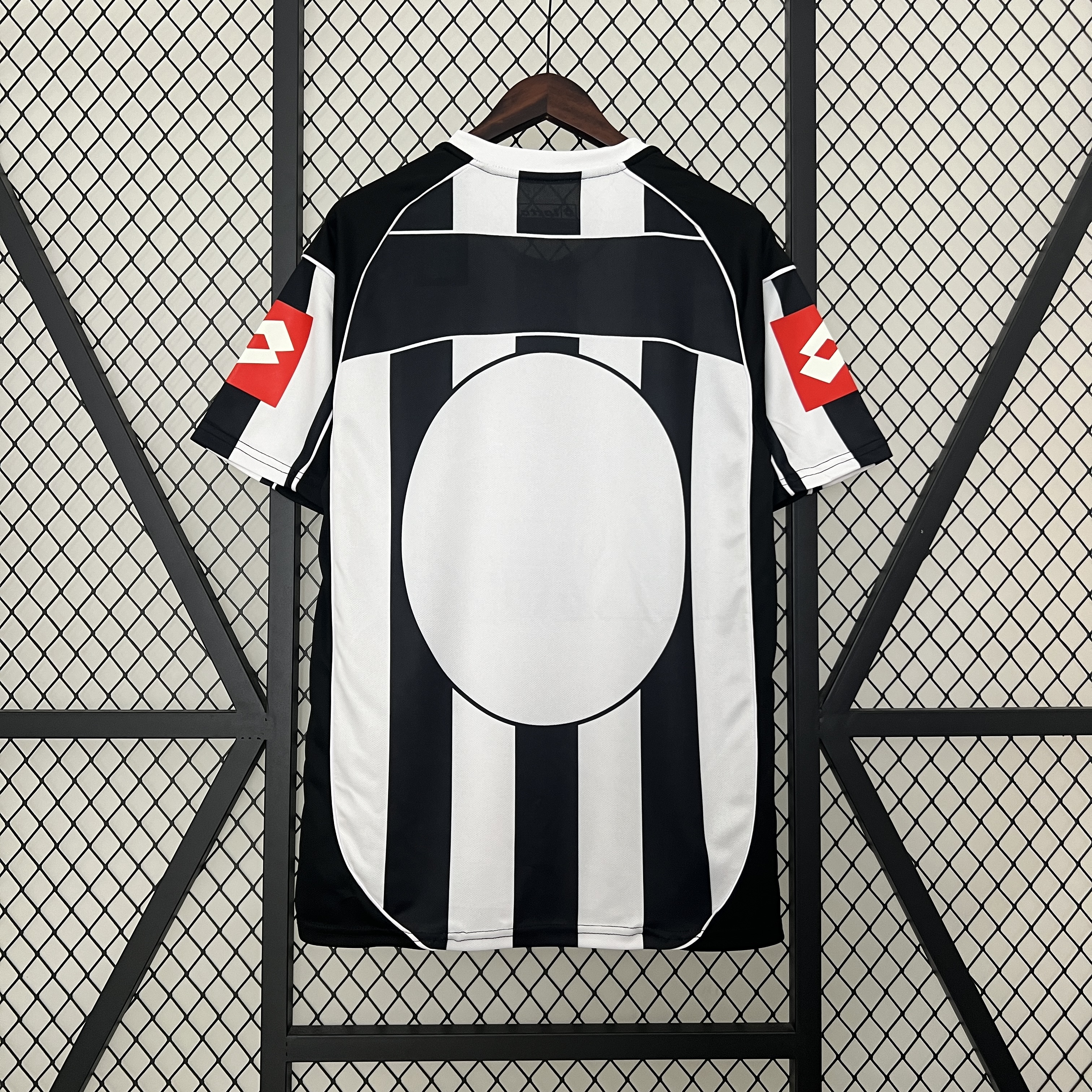 AlphaJersey-Retro Juventus 2002-03 European Home Jersey