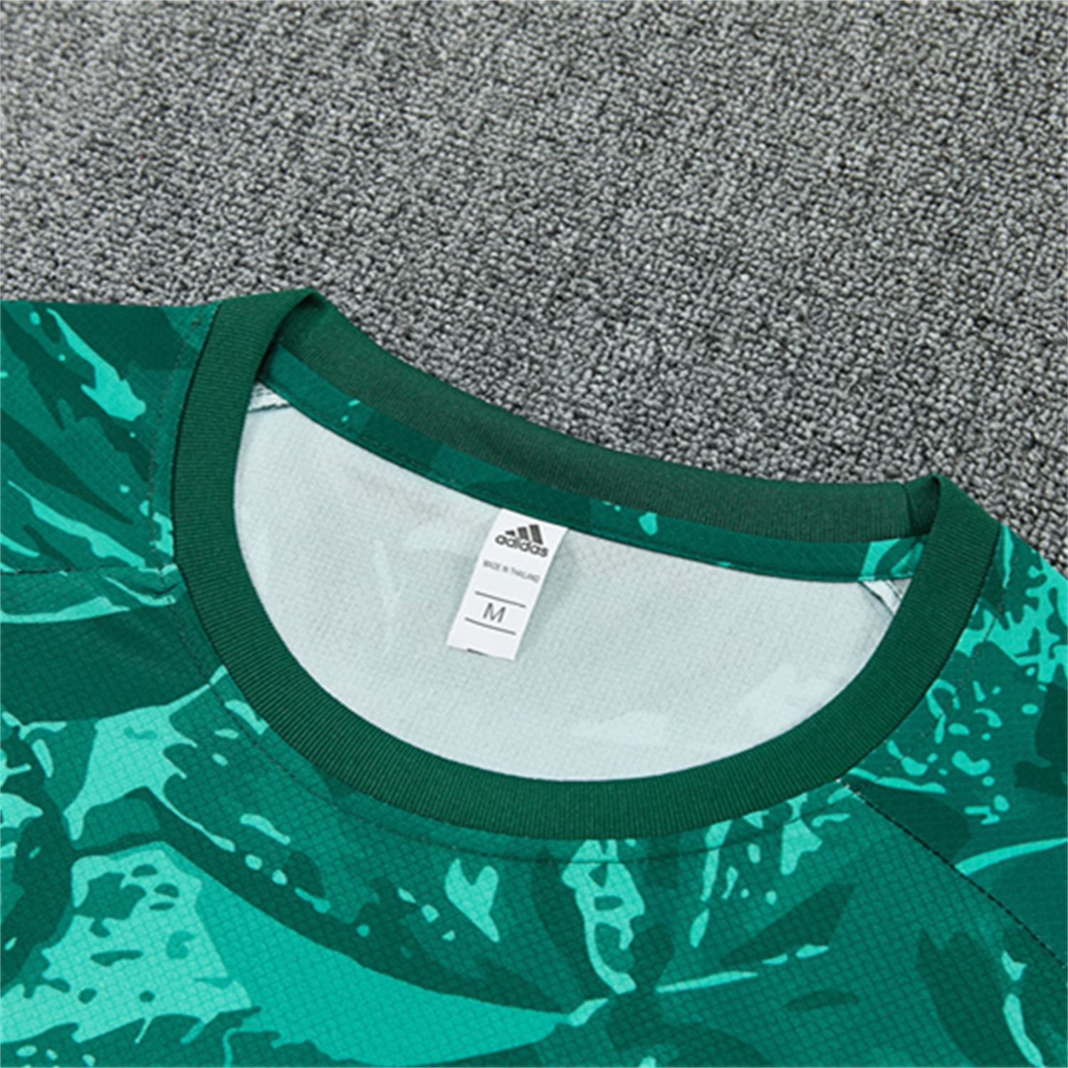 AlphaJersey-Real Madrid 26-27 Short-Sleeve Training Set - Green Camouflage Top & Green Shorts
