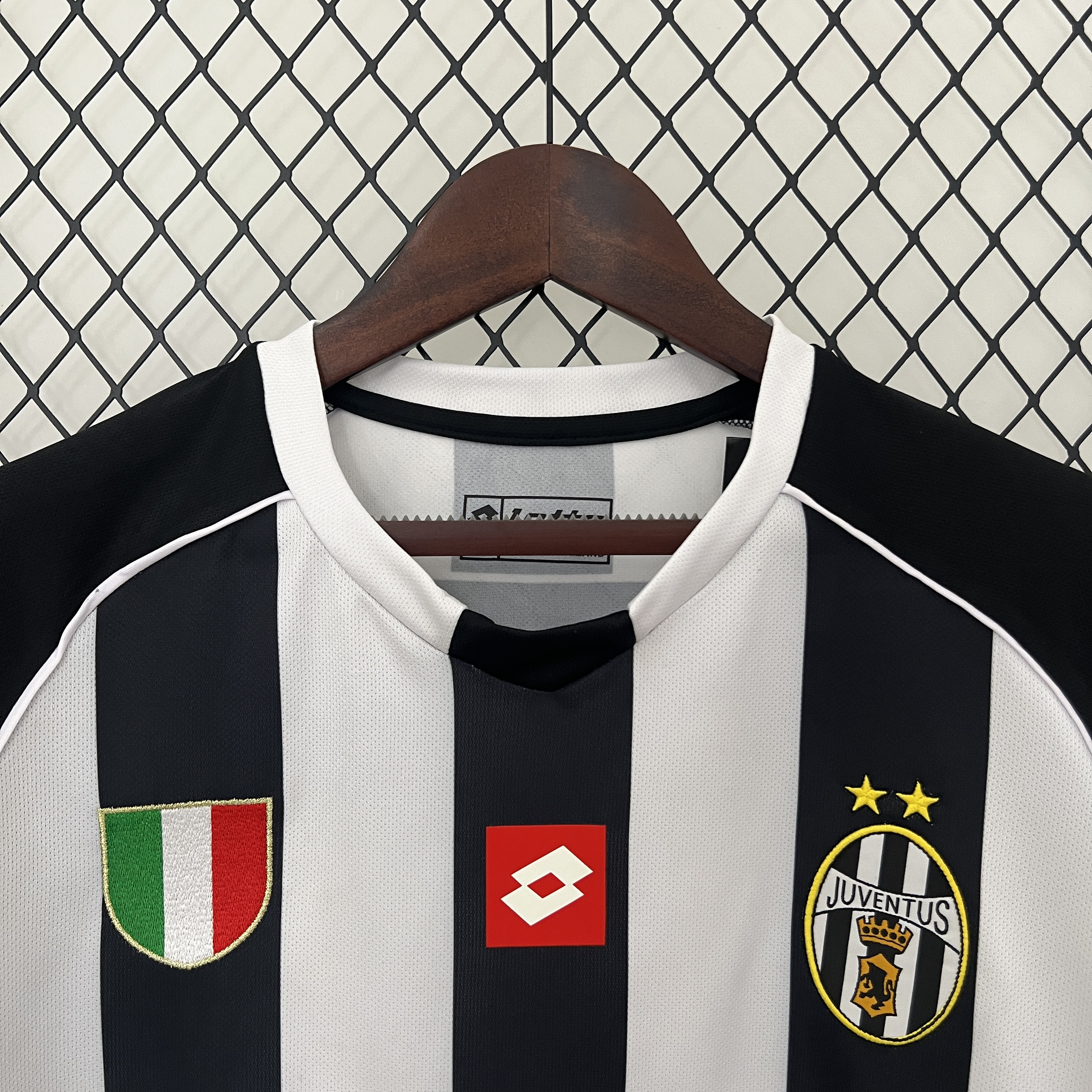 AlphaJersey-Retro Juventus 2002-03 European Home Jersey