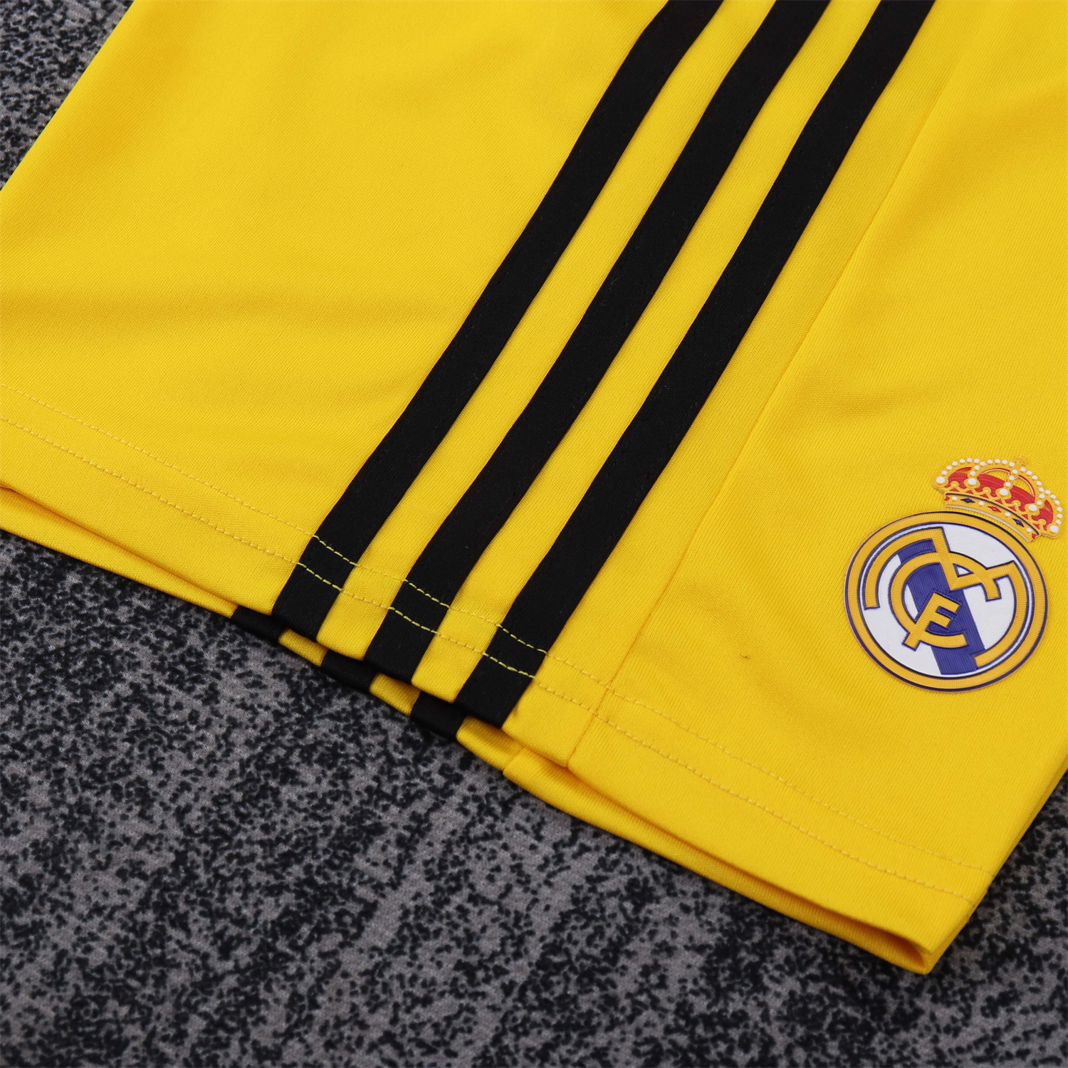 AlphaJersey-Retro Real Madrid 2011-12 Yellow Goalkeeper Kids Kit