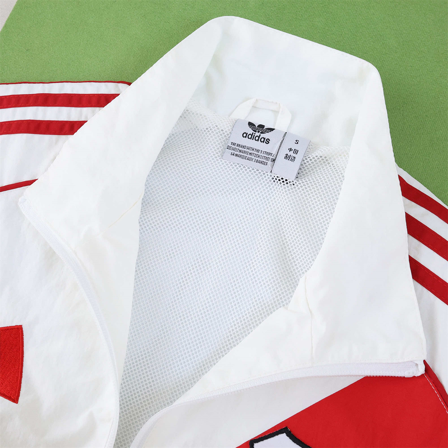 AlphaJersey-River Plate 25-26 Throwback Windbreaker Jacket - White