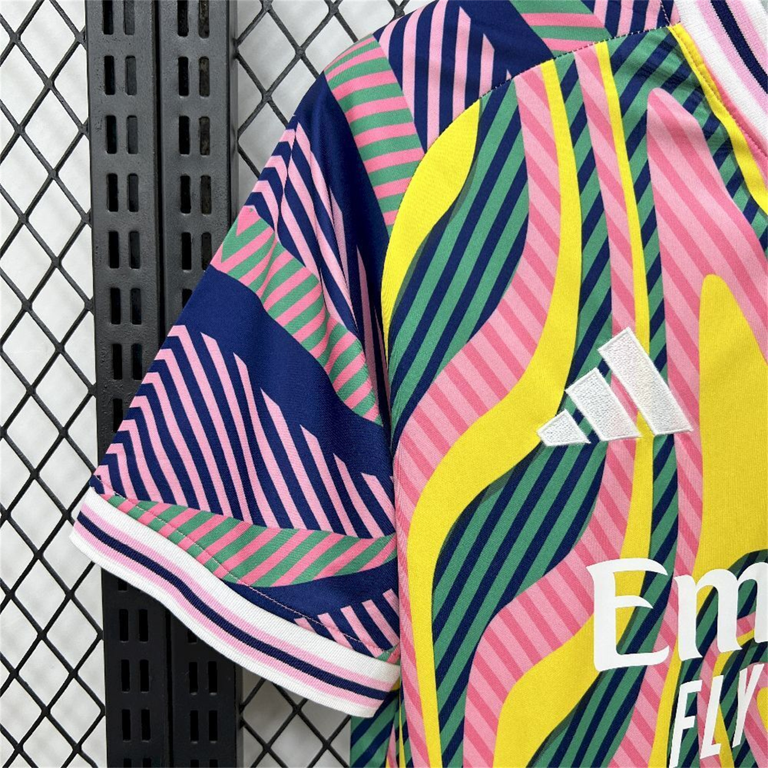 AlphaJersey-Real Madrid 25-26 Iridescent Colors Pre-Match Training Jersey - Fans Version