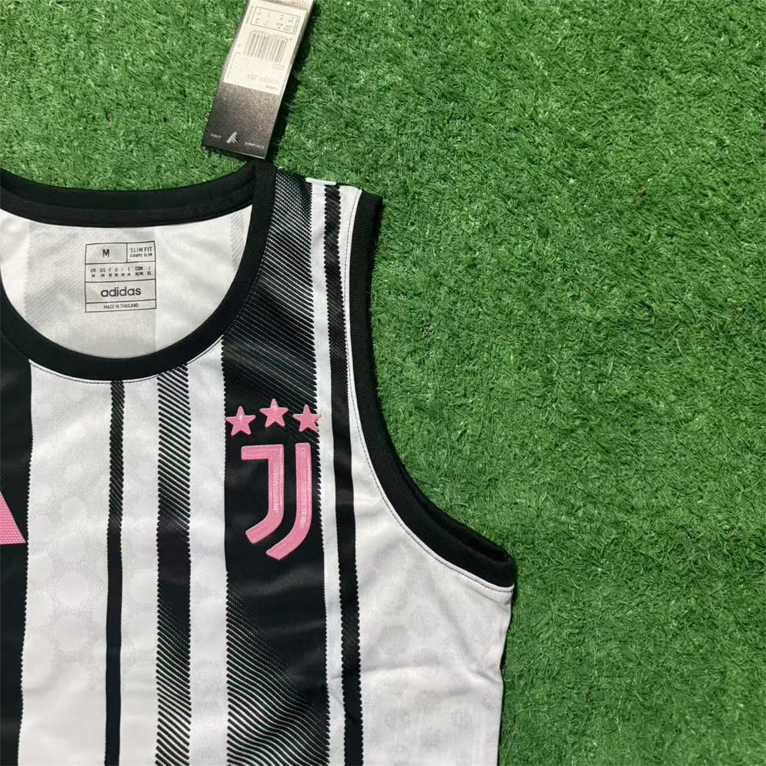 AlphaJersey-Women's Juventus 25-26 Home Black And White Yoga Vest