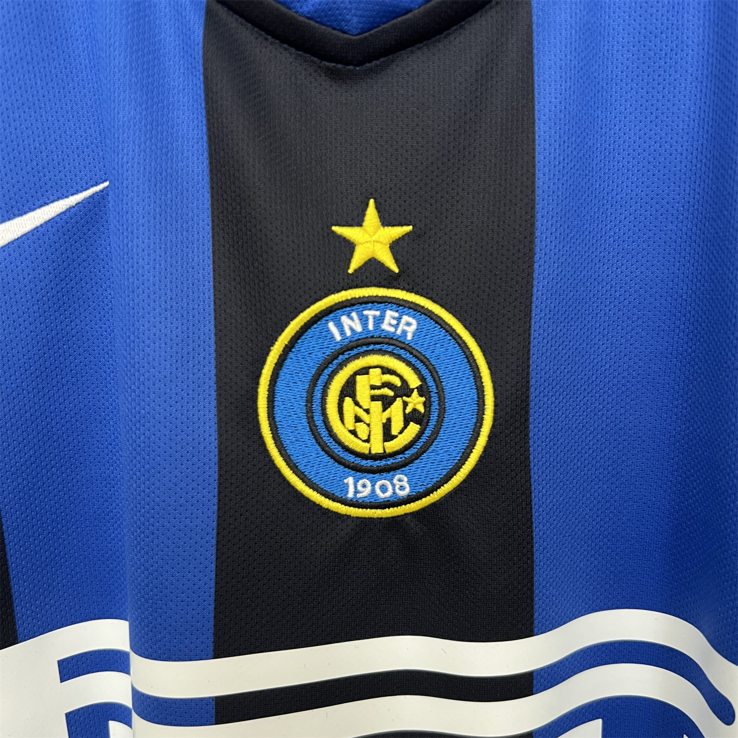 AlphaJersey-Retro Inter Milan 2004-05 Home Jersey
