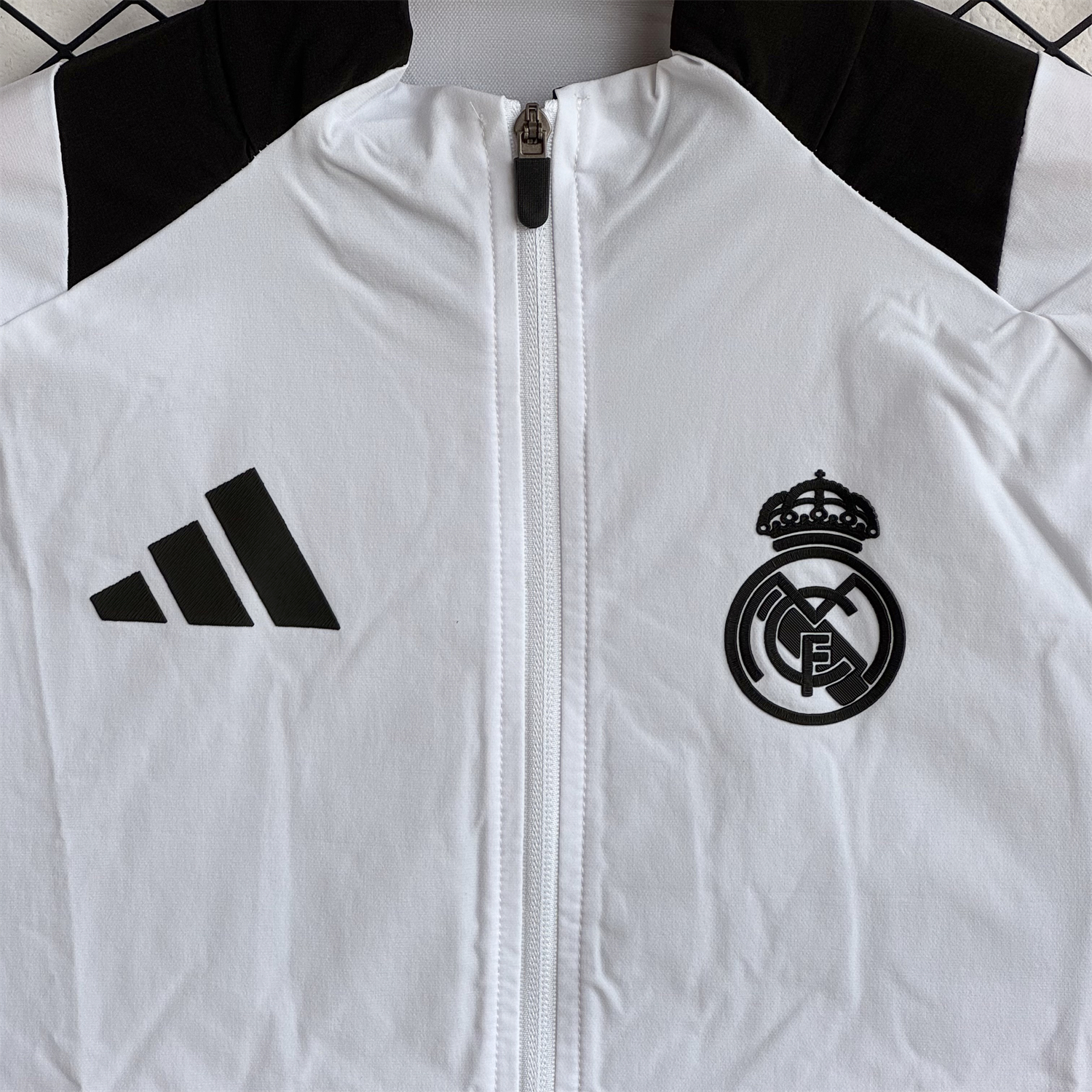 AlphaJersey-Real Madrid 25-26 Windbreaker Training Set - White With Black Top and Black Pants