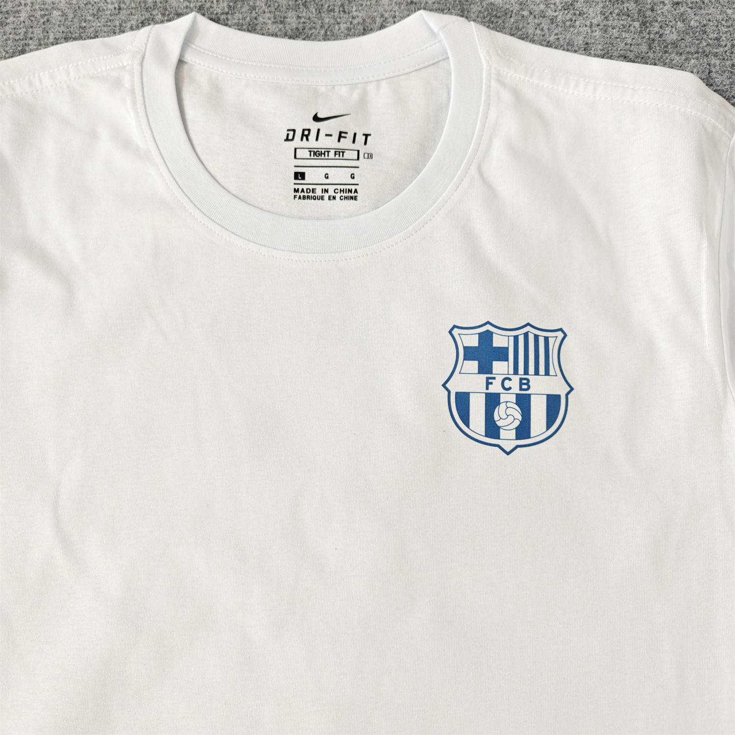 AlphaJersey-Barcelona Fun Crest Design Dynamic And Modern Features T-shirt【White】