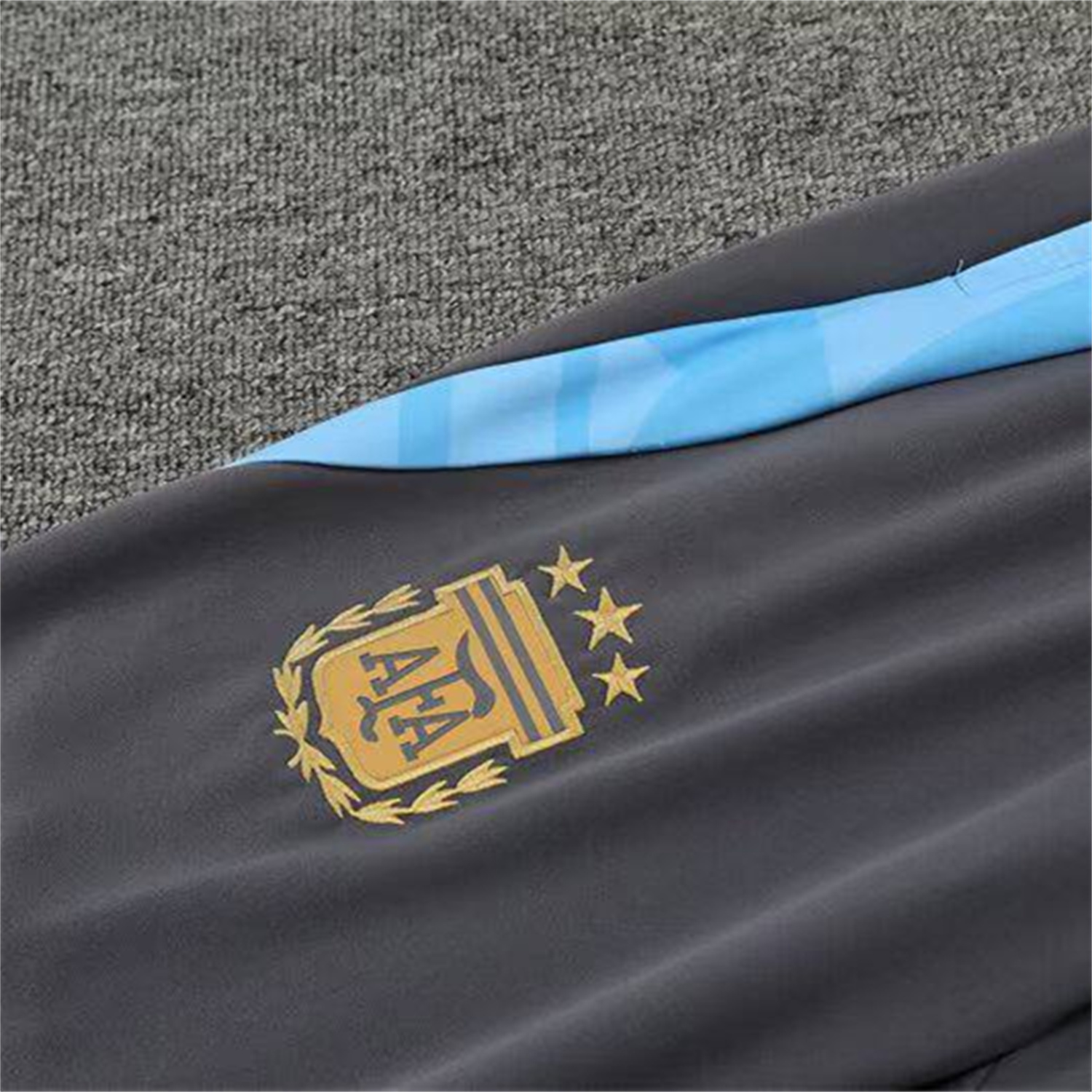 AlphaJersey-Argentina 25-26 Kids Long Sleeve Training Set - Gold Top and Grey Pants