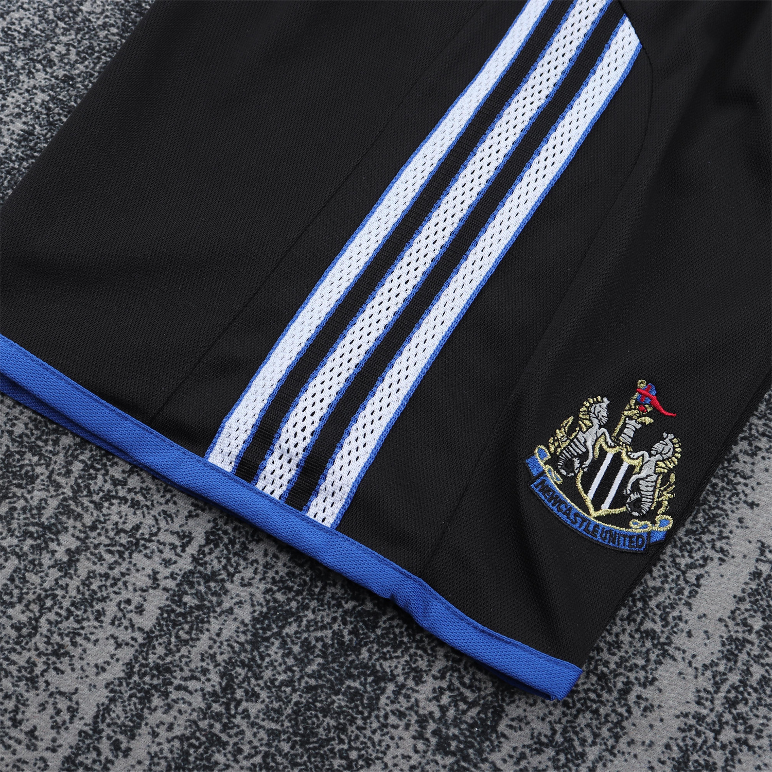 AlphaJersey-Retro Newcastle United 1999-00 Home Kids Kit