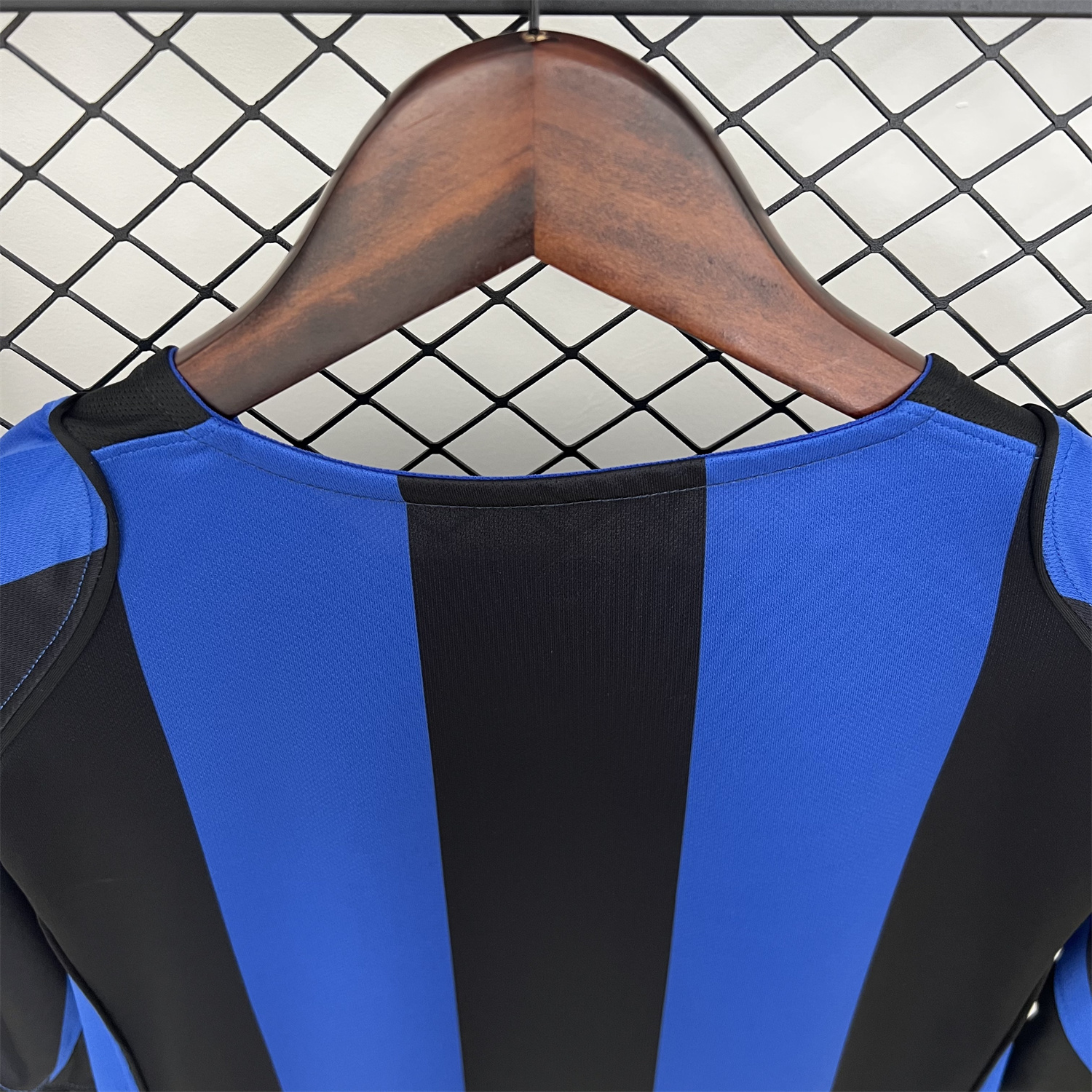 AlphaJersey-Retro Inter Milan 2004-05 Home Jersey
