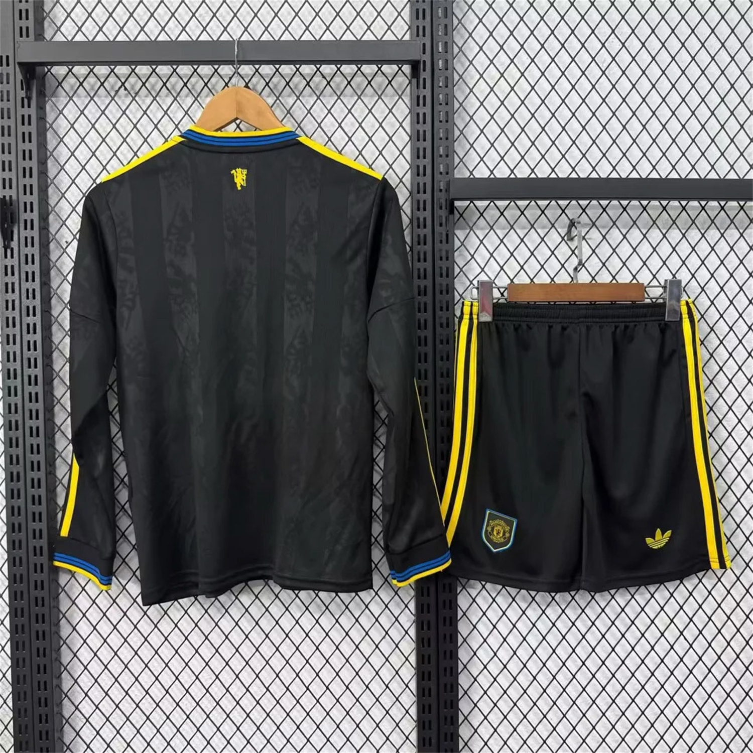 AlphaJersey-Manchester United 25-26 Third Black Long Sleeves Kids Kit