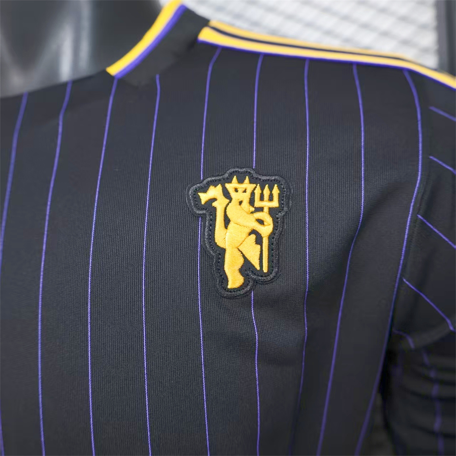 AlphaJersey-Manchester United 25-26 Trefoil Purple Lines Black Travel Jersey - Player Version