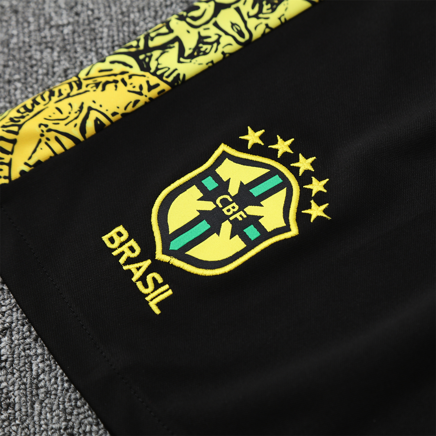 AlphaJersey-Brazil 25-26 Yellow Jesus Statue Short-Sleeve Training Set - Yellow Top & Black Shorts