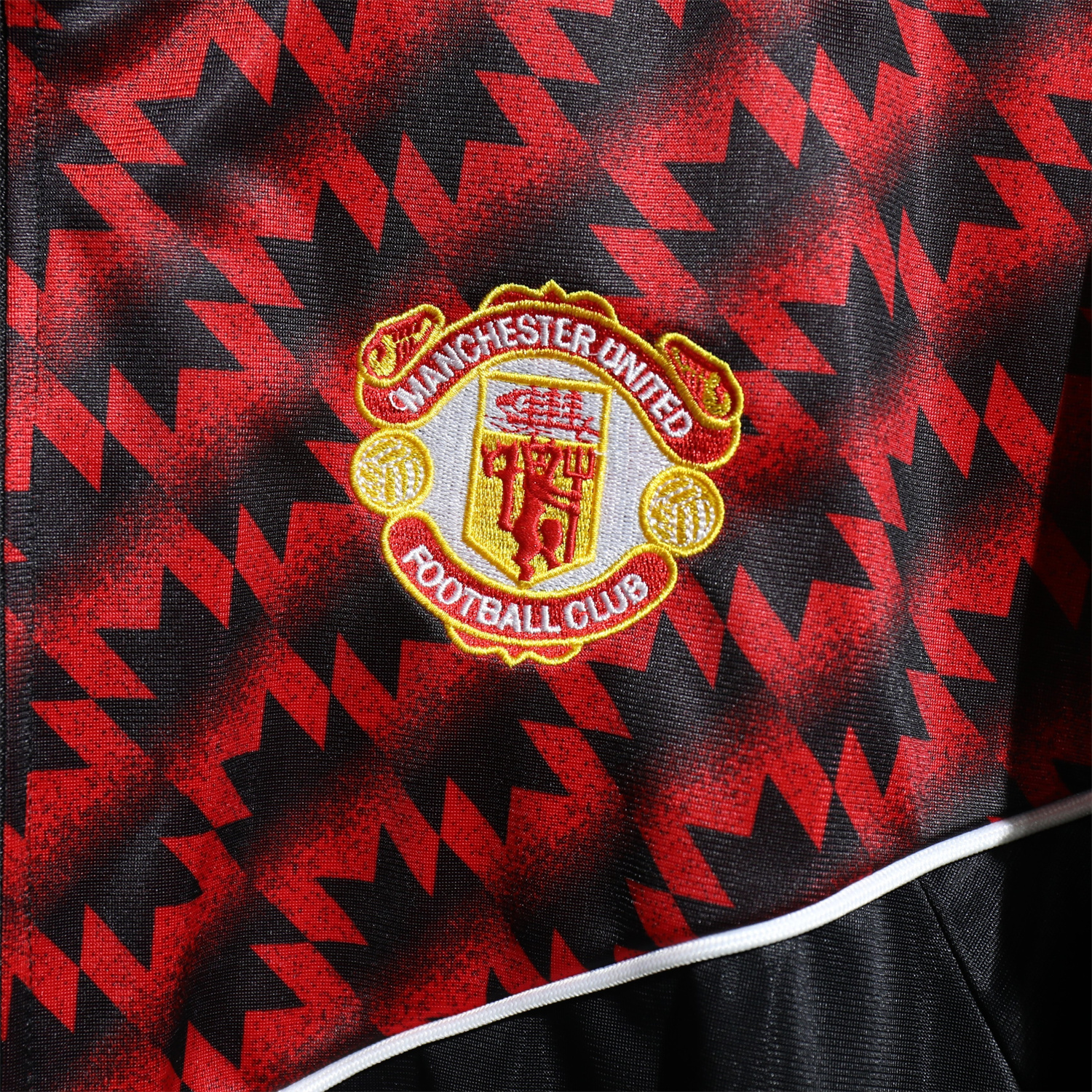 AlphaJersey-Manchester United 25-26 Training Set - Red Black Top and Black Pants