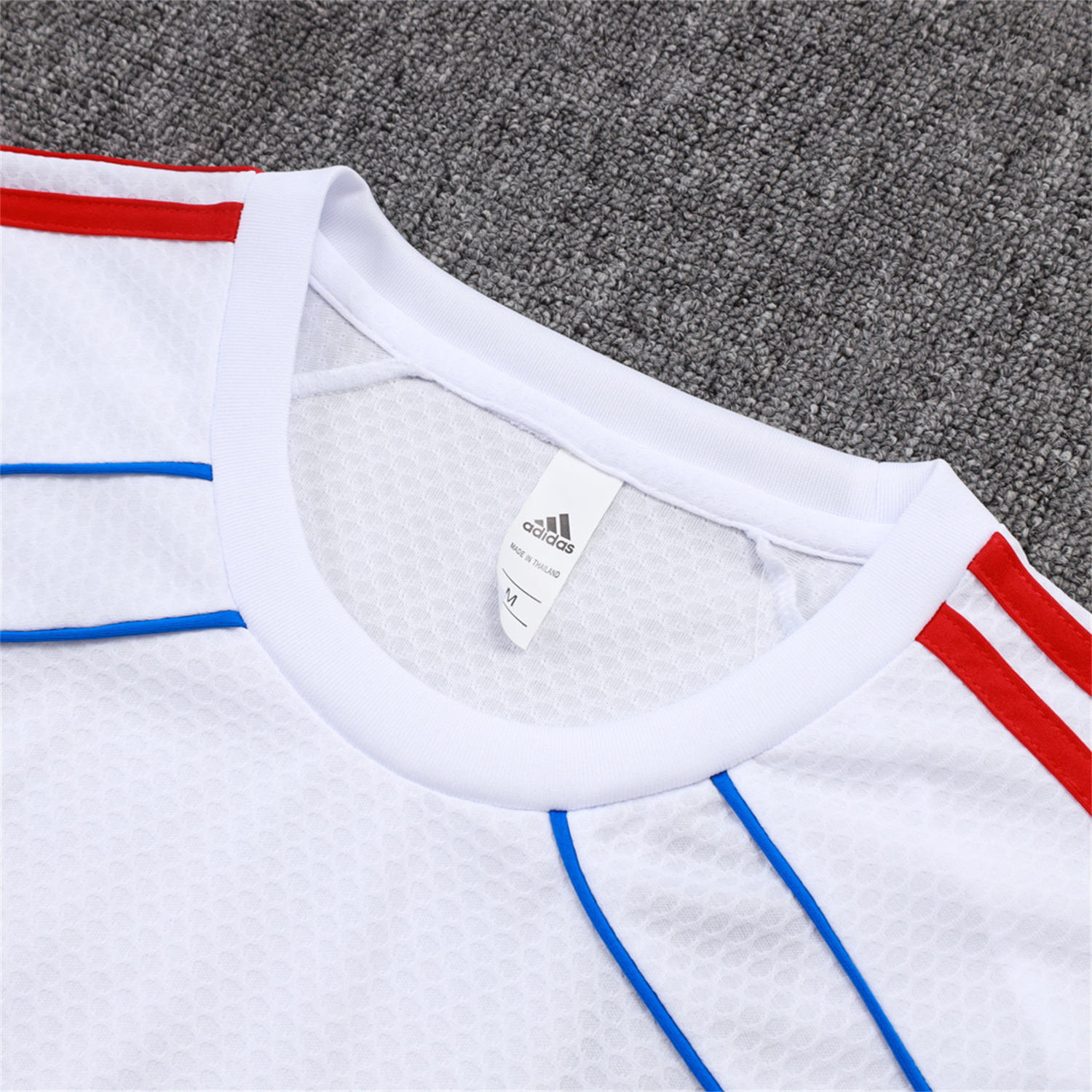 AlphaJersey-Bayern Munich 25-26 Short-Sleeve Training Set - White Throwback Top & Grey Shorts