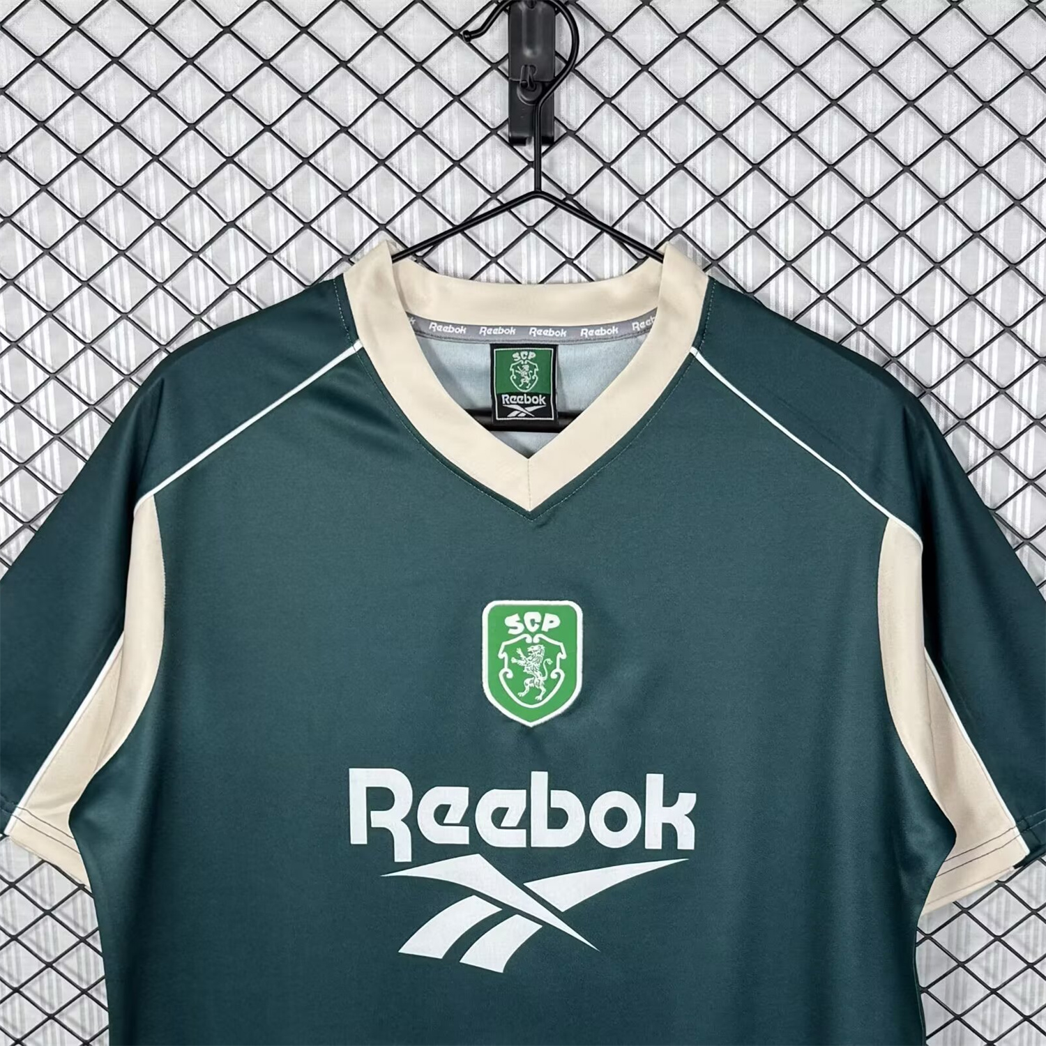 AlphaJersey-Retro Sporting CP 2000-01 Green Training Jersey