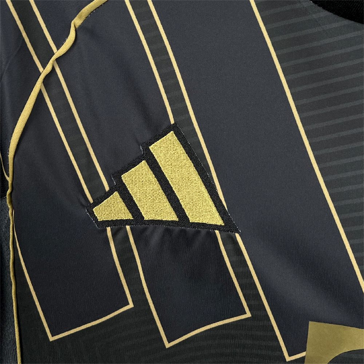 AlphaJersey-Bayern Munich 25-26 Black Gold Special Edition Jersey - Fans Version