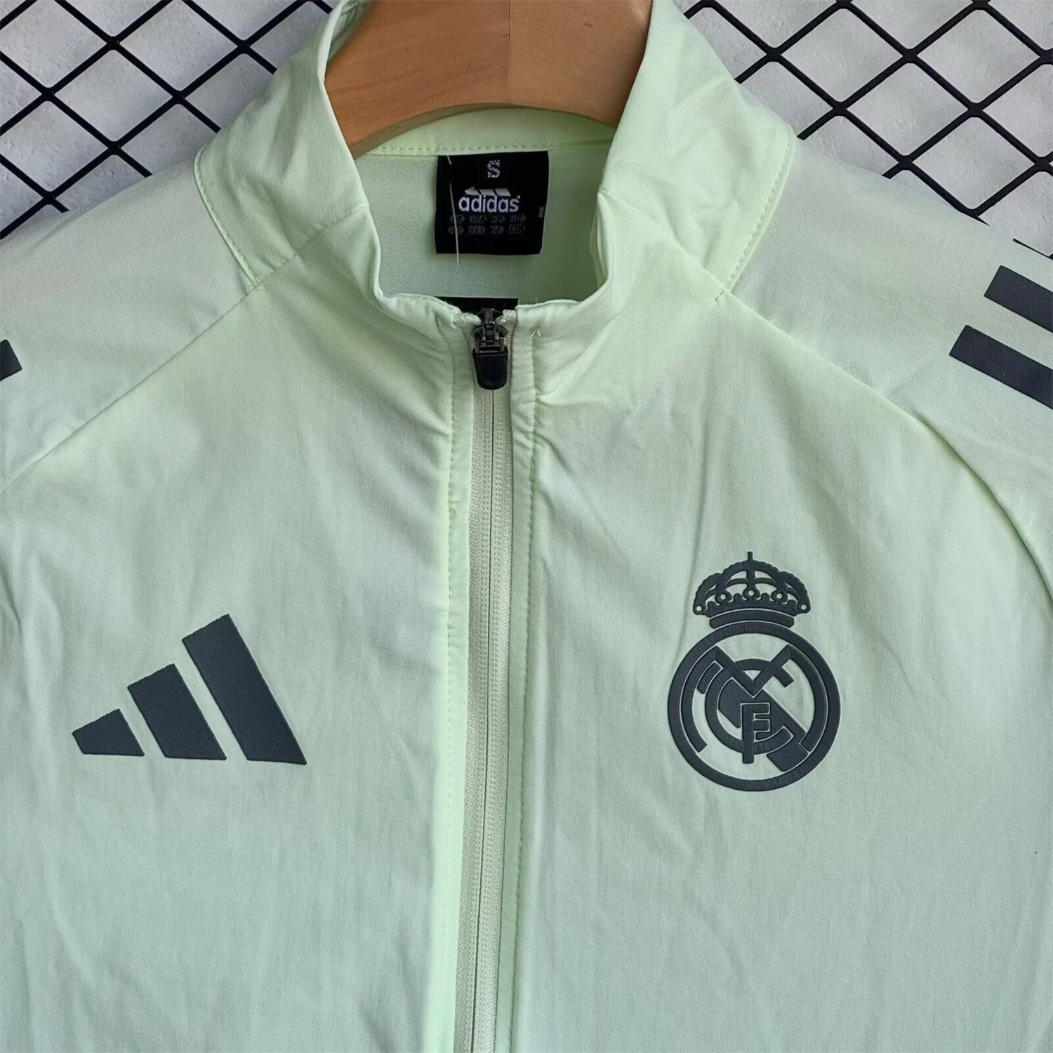 AlphaJersey-Real Madrid 25-26 Windbreaker Training Set - Green Top and Black Pants
