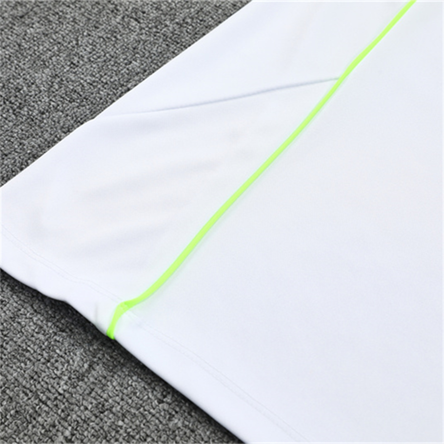 AlphaJersey-Real Madrid 25-26 Kids Long Sleeves Training Set - Green Line White Top and Blue Pants