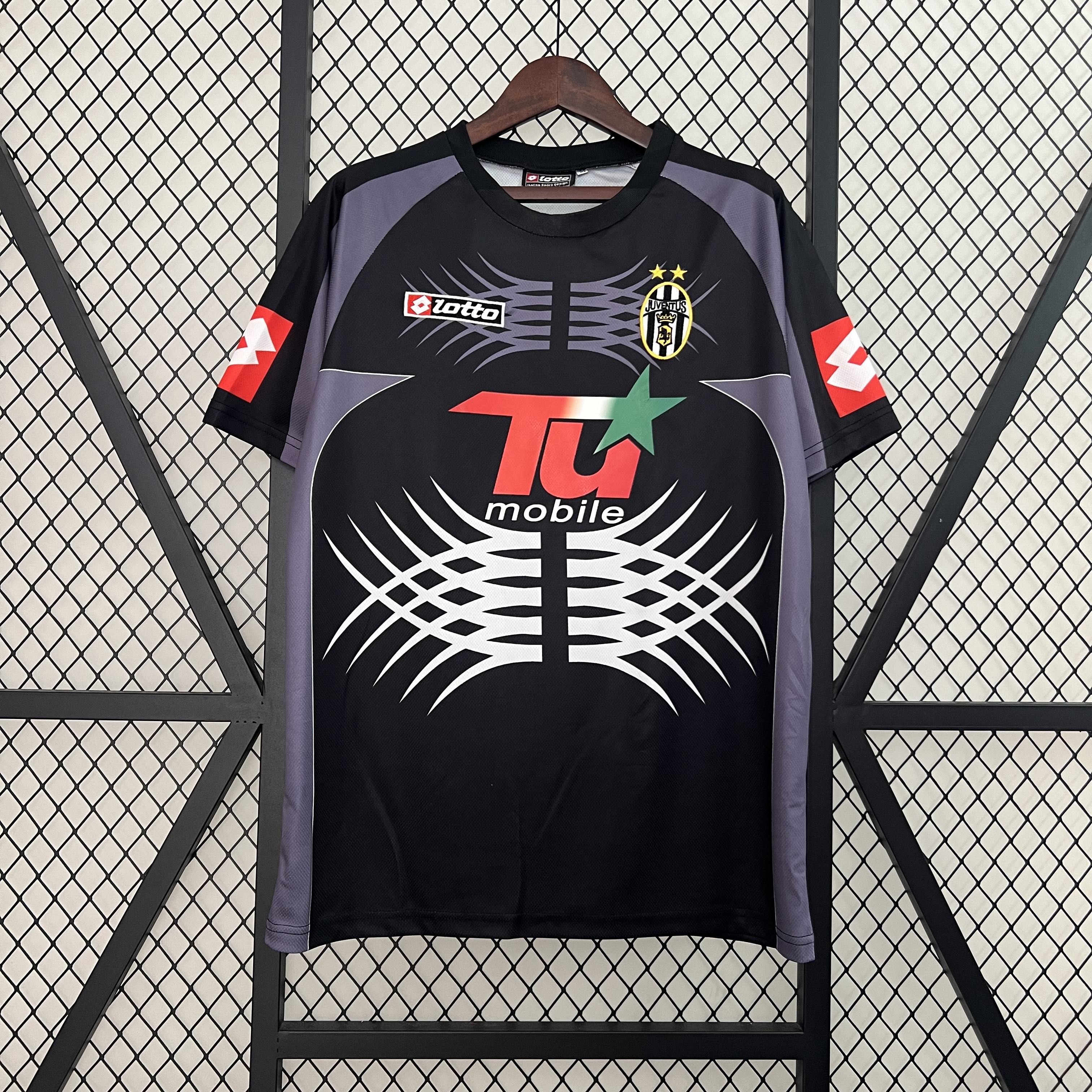 AlphaJersey-Retro Juventus 2001-02 Black Goalkeeper Jersey