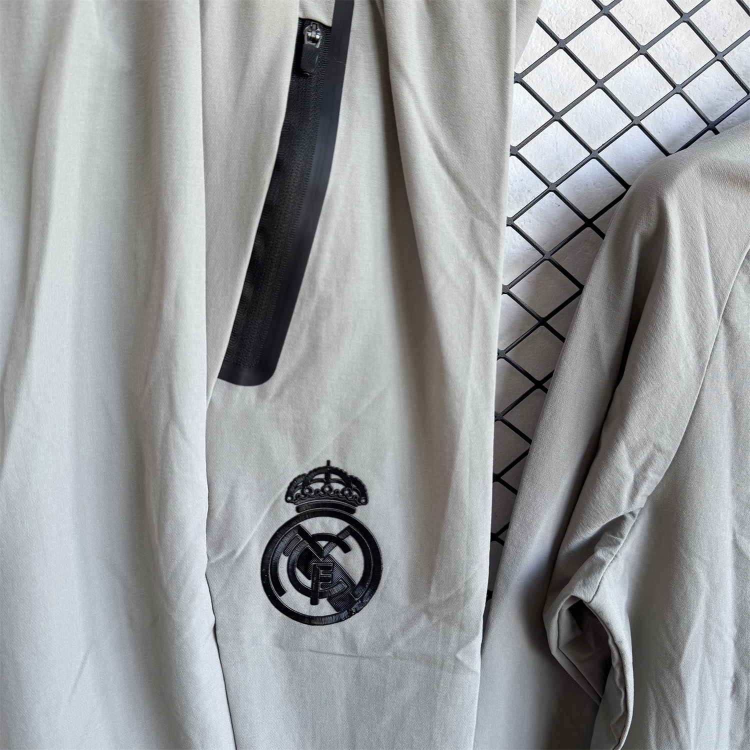 AlphaJersey-Real Madrid 25-26 Windbreaker Training Set - Pure Grey Top and Pants