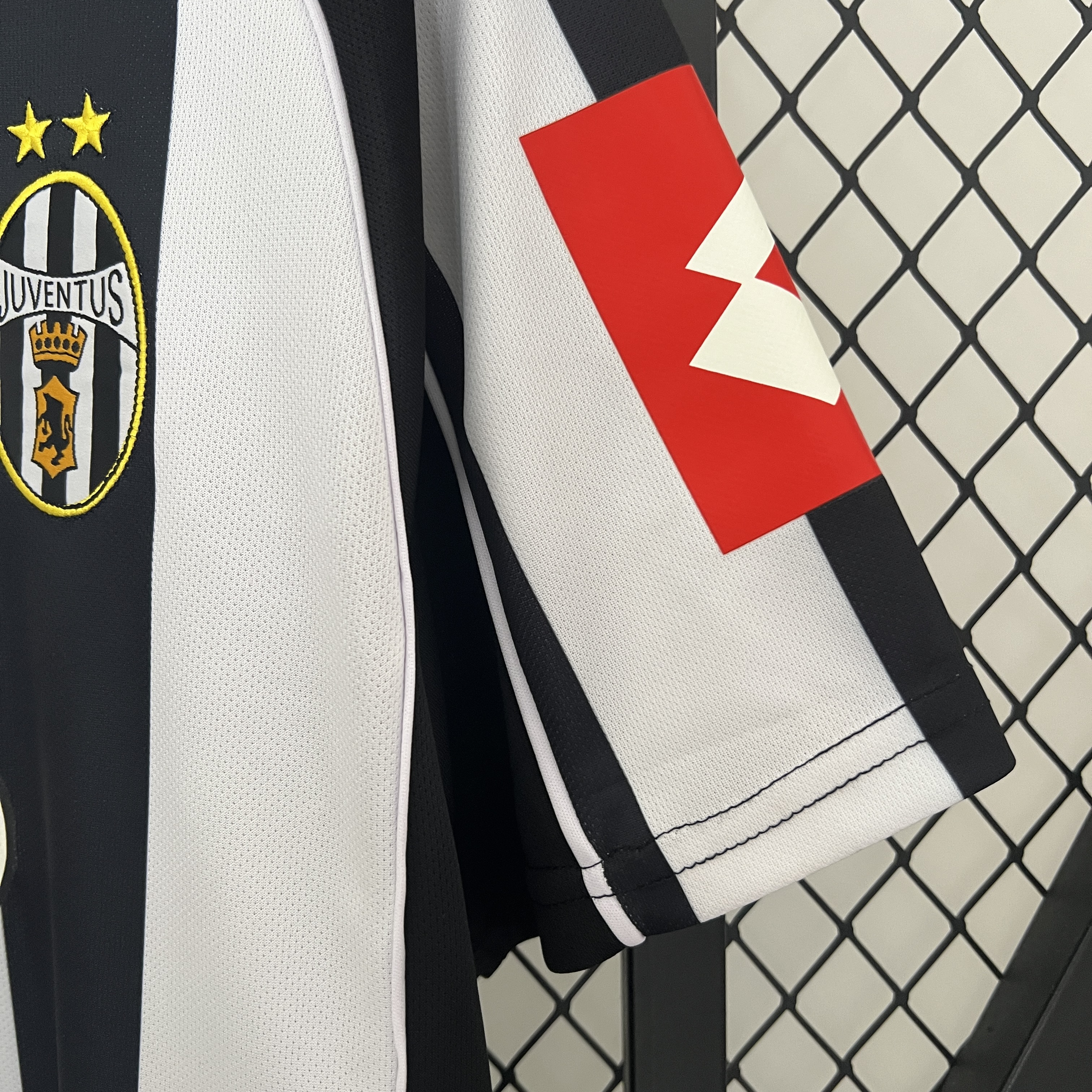 AlphaJersey-Retro Juventus 2002-03 European Home Jersey