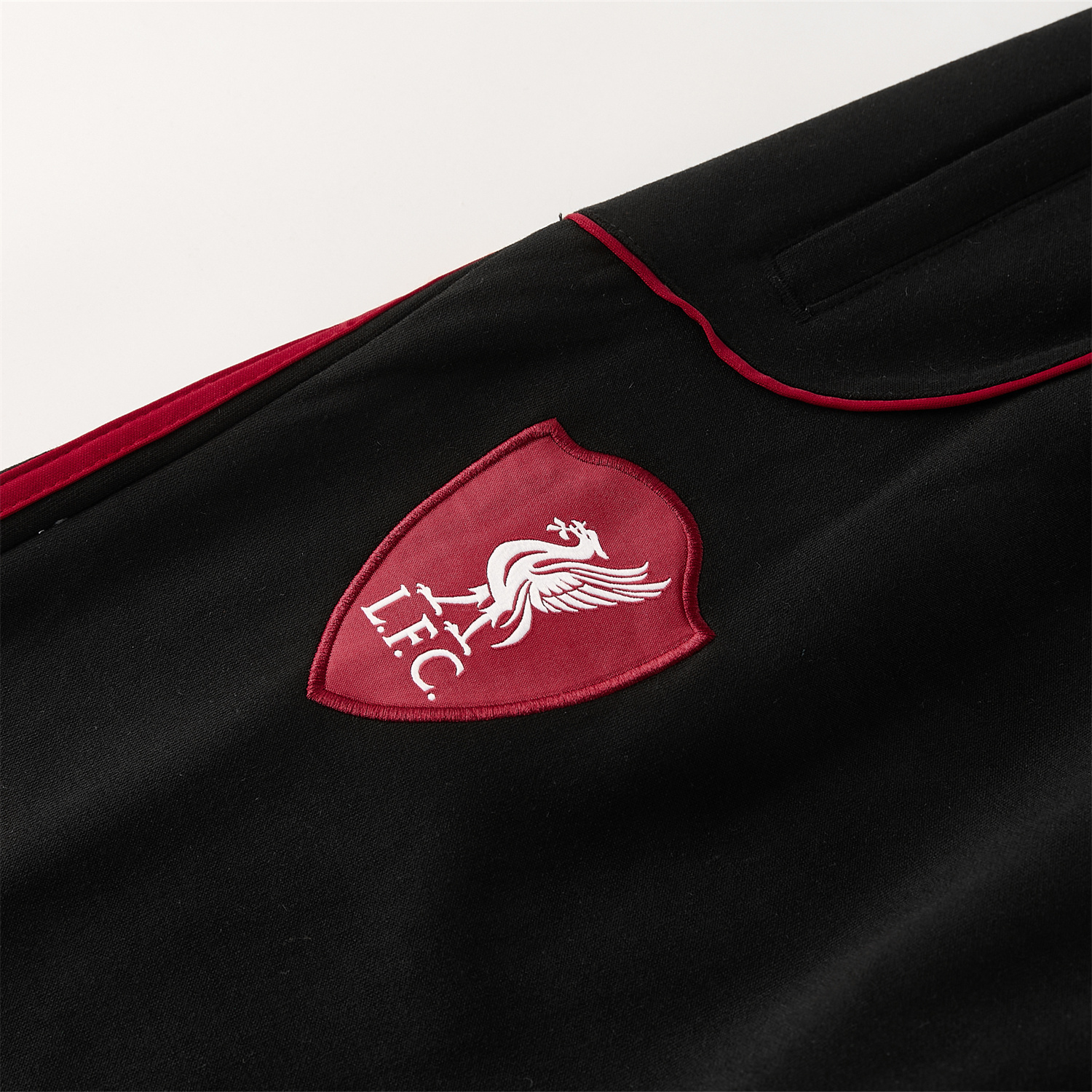 AlphaJersey-Liver.pool 25-26 Hooded Windbreaker Training Set - Black Top & Black Pants